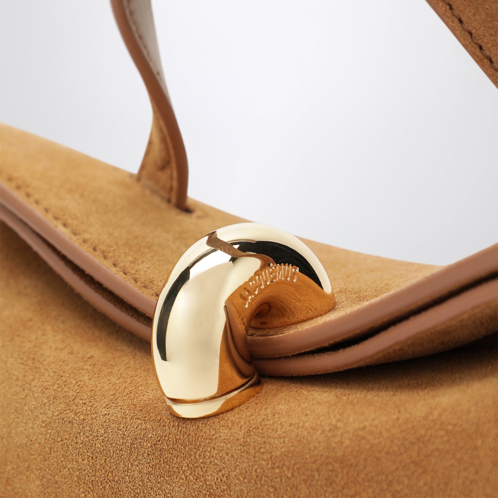 Handtasche Le Petit Valérie aus Veloursleder in Camel
