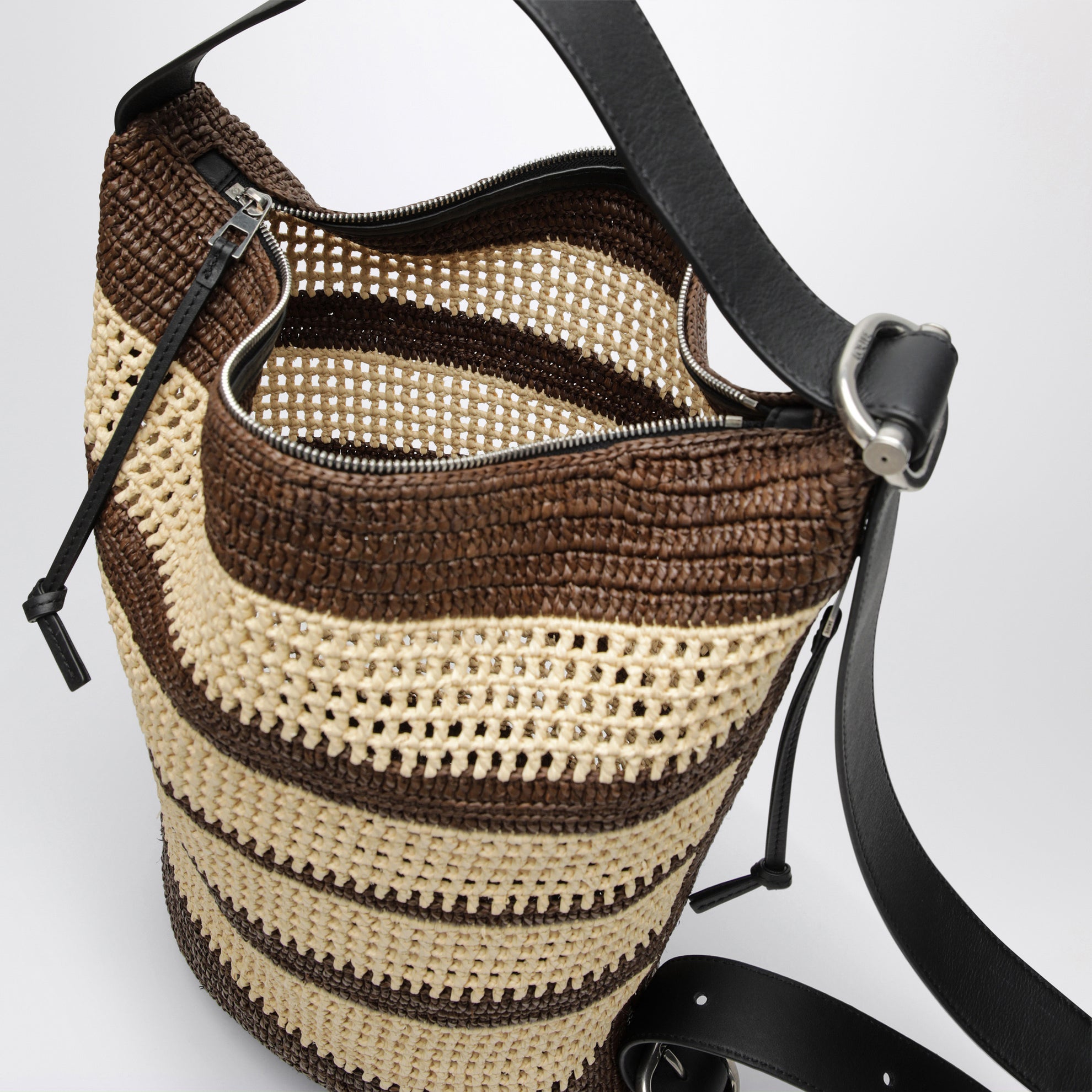Borsa a secchiello Loop in rafia cioccolato/naturale
