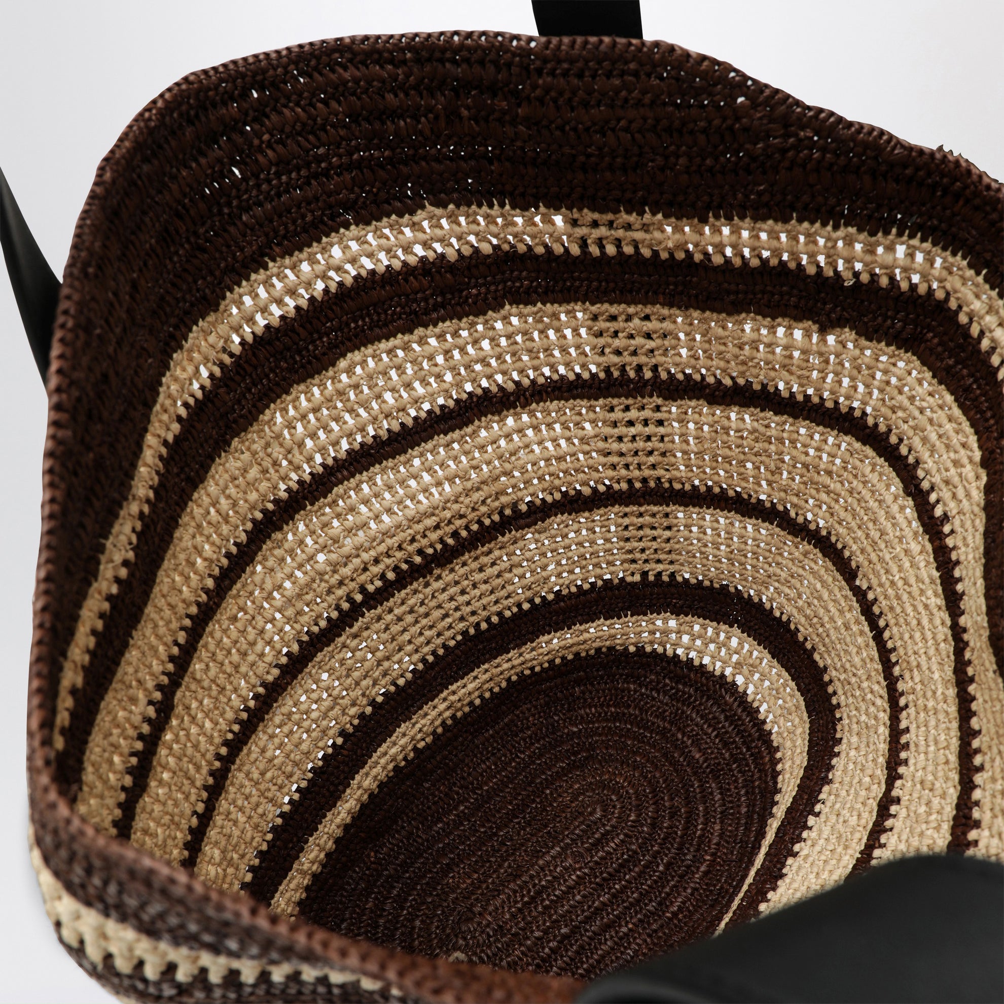 Loop Tasche aus Raffia mit Streifen in Schokolade/Natur