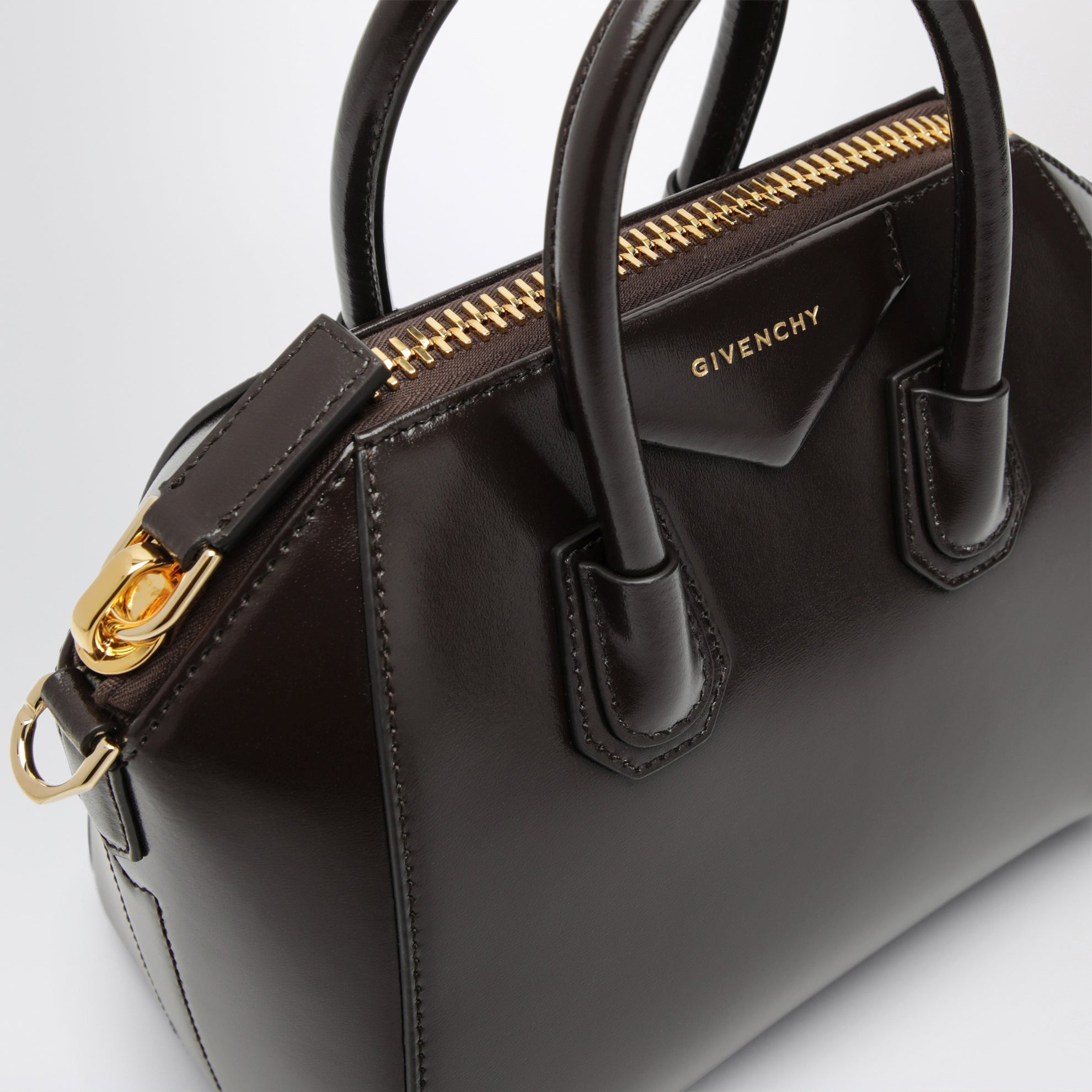 Antigona Mini Tasche in Chocolate