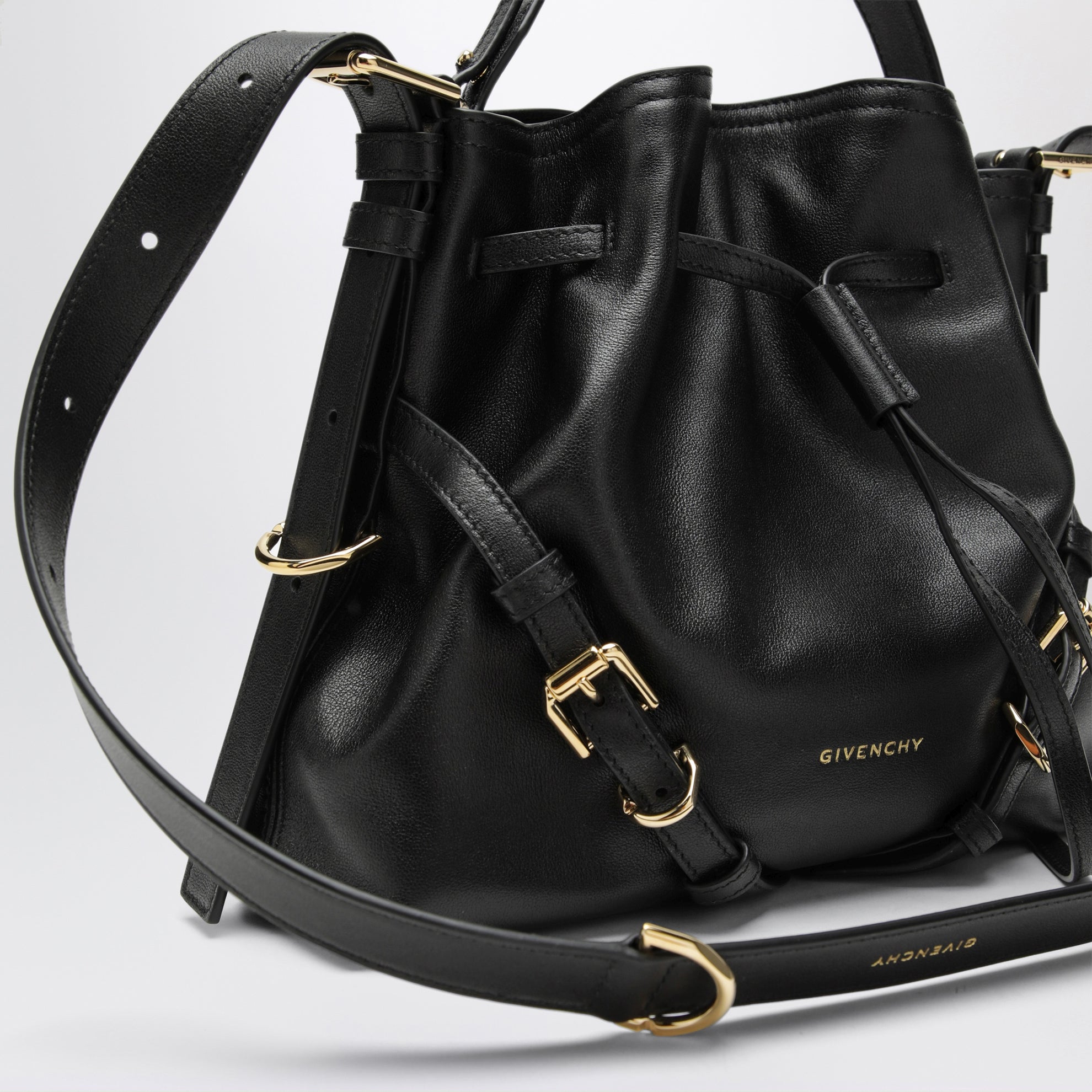 Borsa a secchiello Voyou Bucket piccola in pelle nera