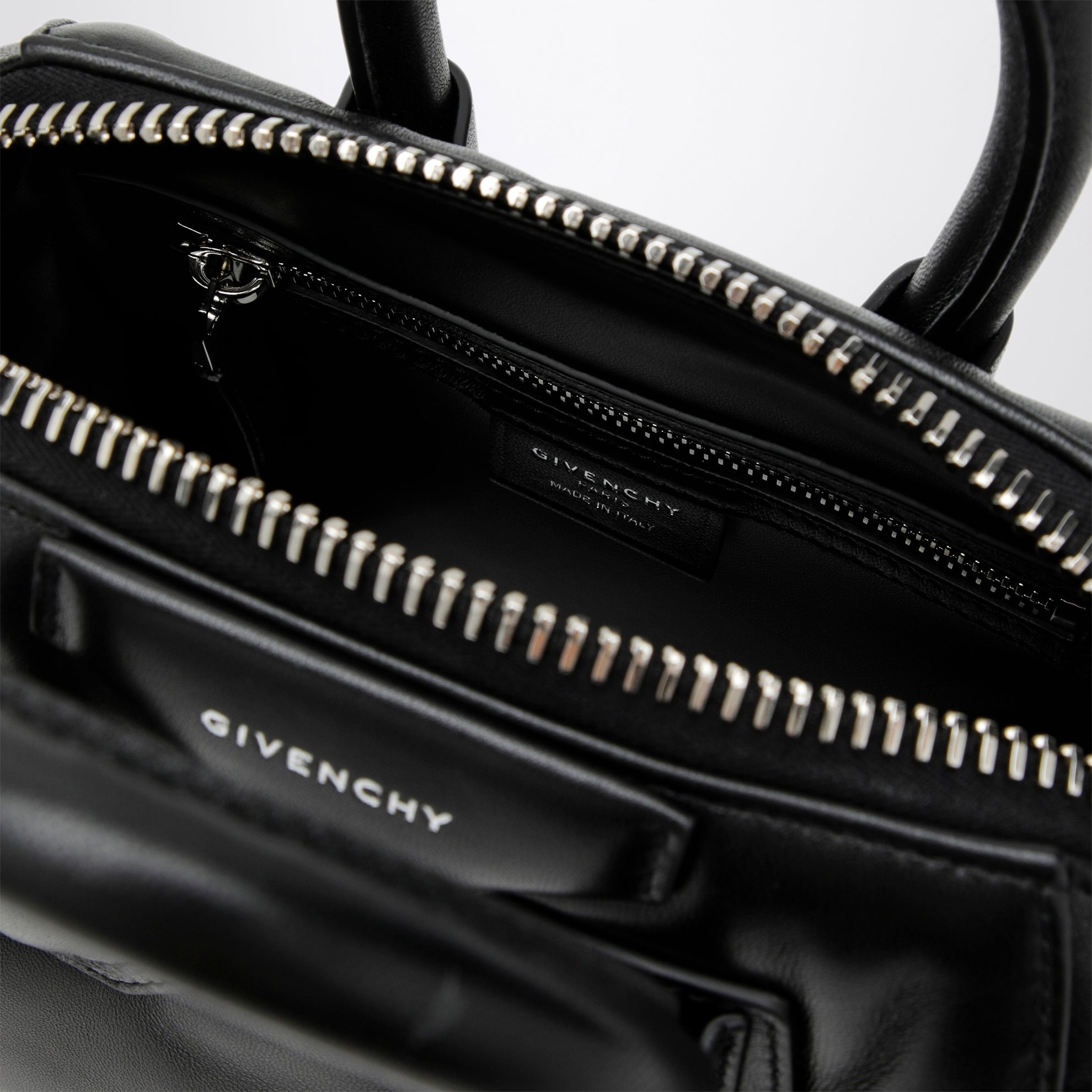 Mini sac cabas Antigona en cuir noir