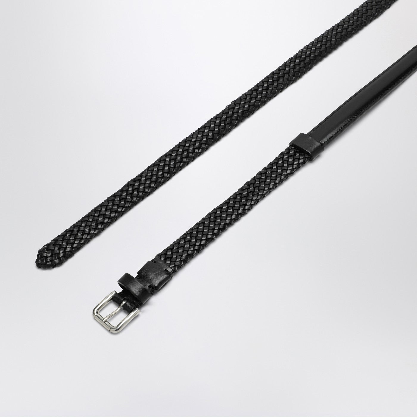 Ceinture noire en cuir tressé