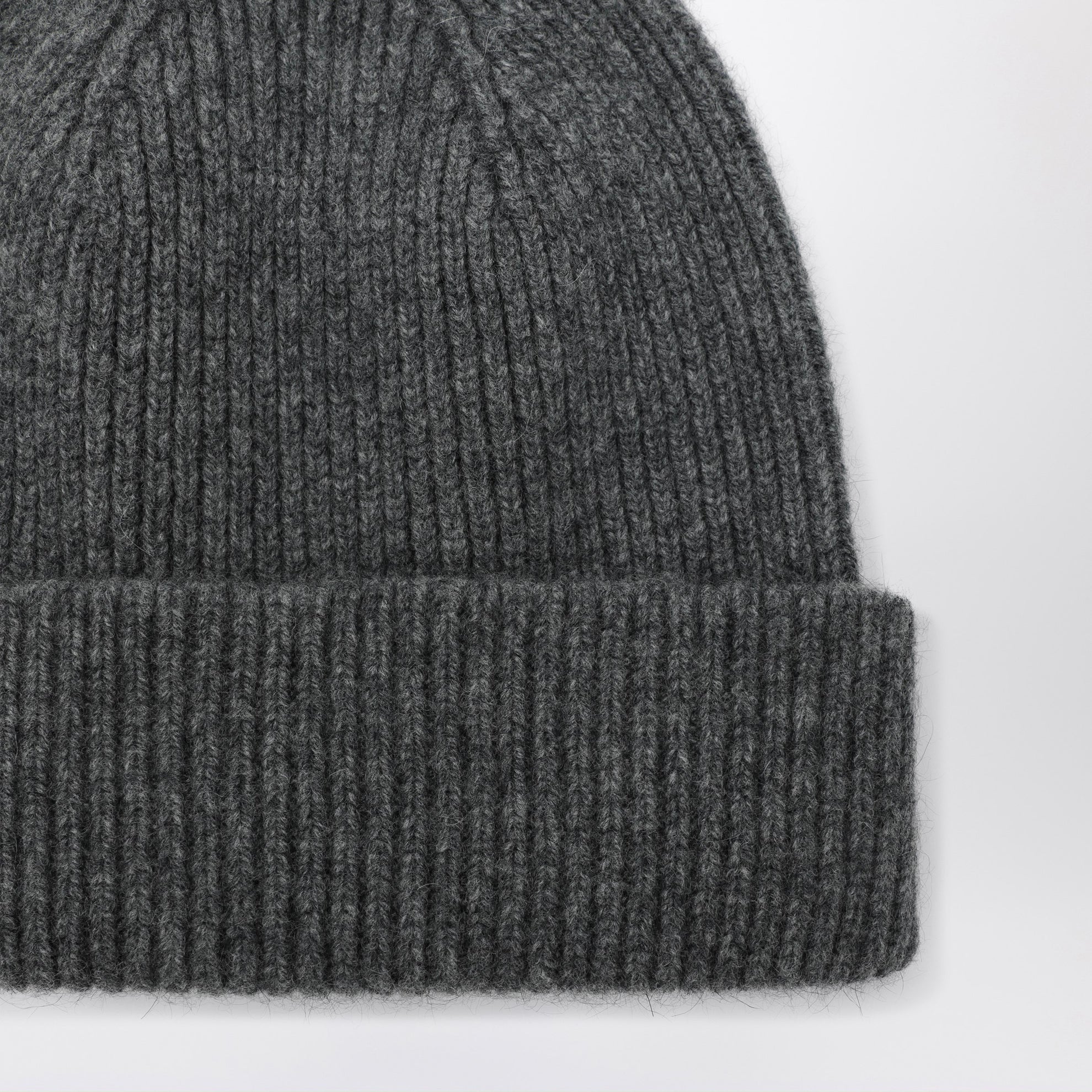 Bonnet en laine et Caregora couleur Slate Grey