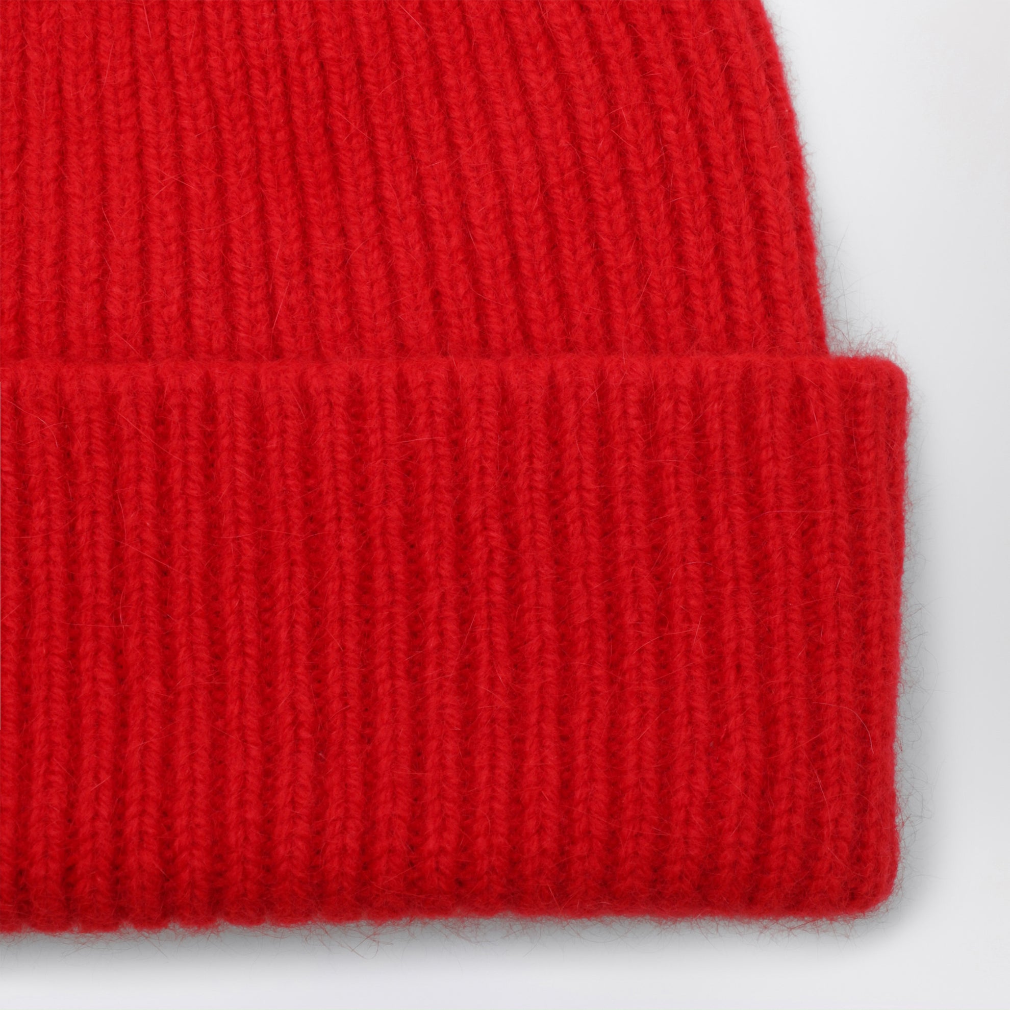 Beanie aus Wolle und Caregora in Crimson