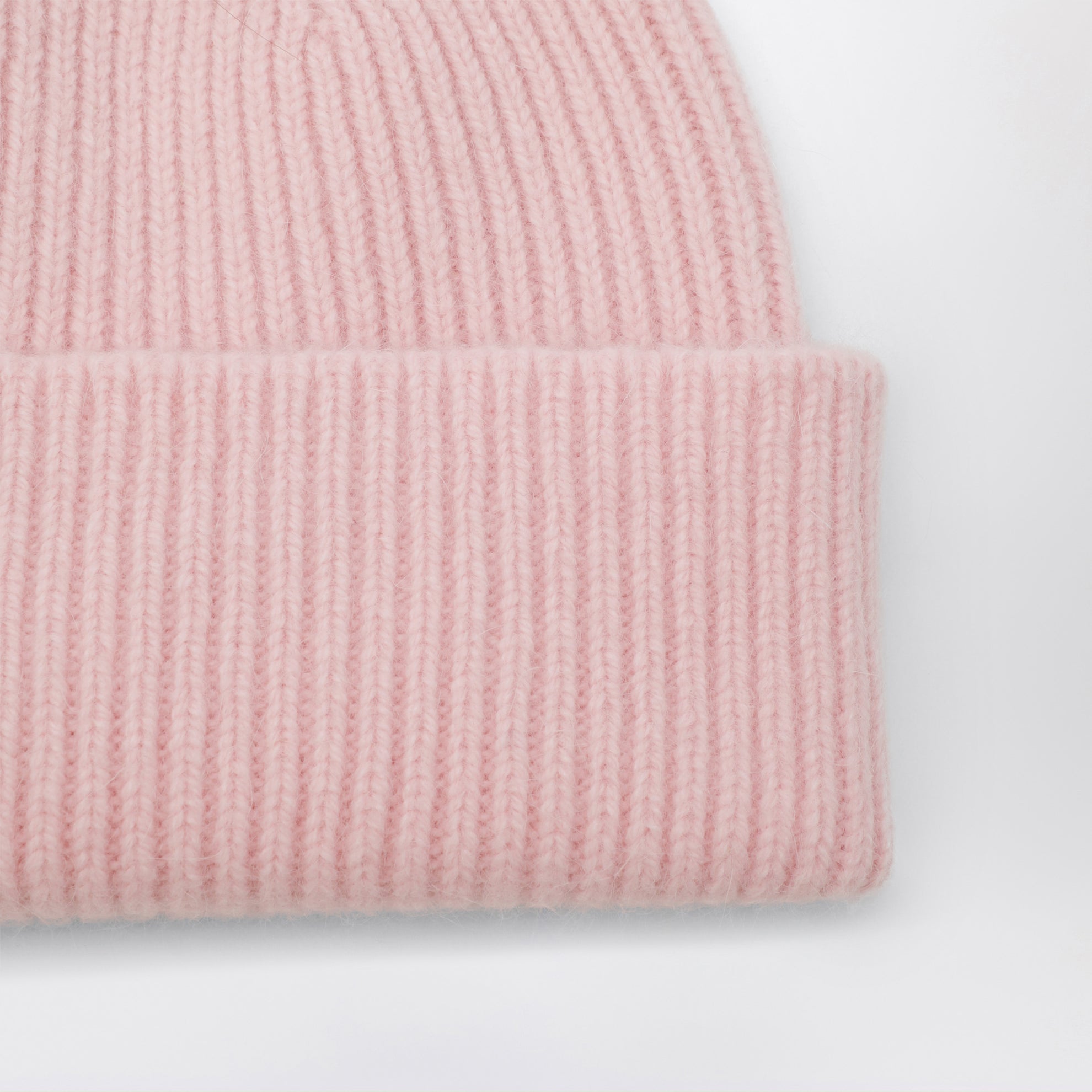 Bonnet en laine et Caregora couleur Blush