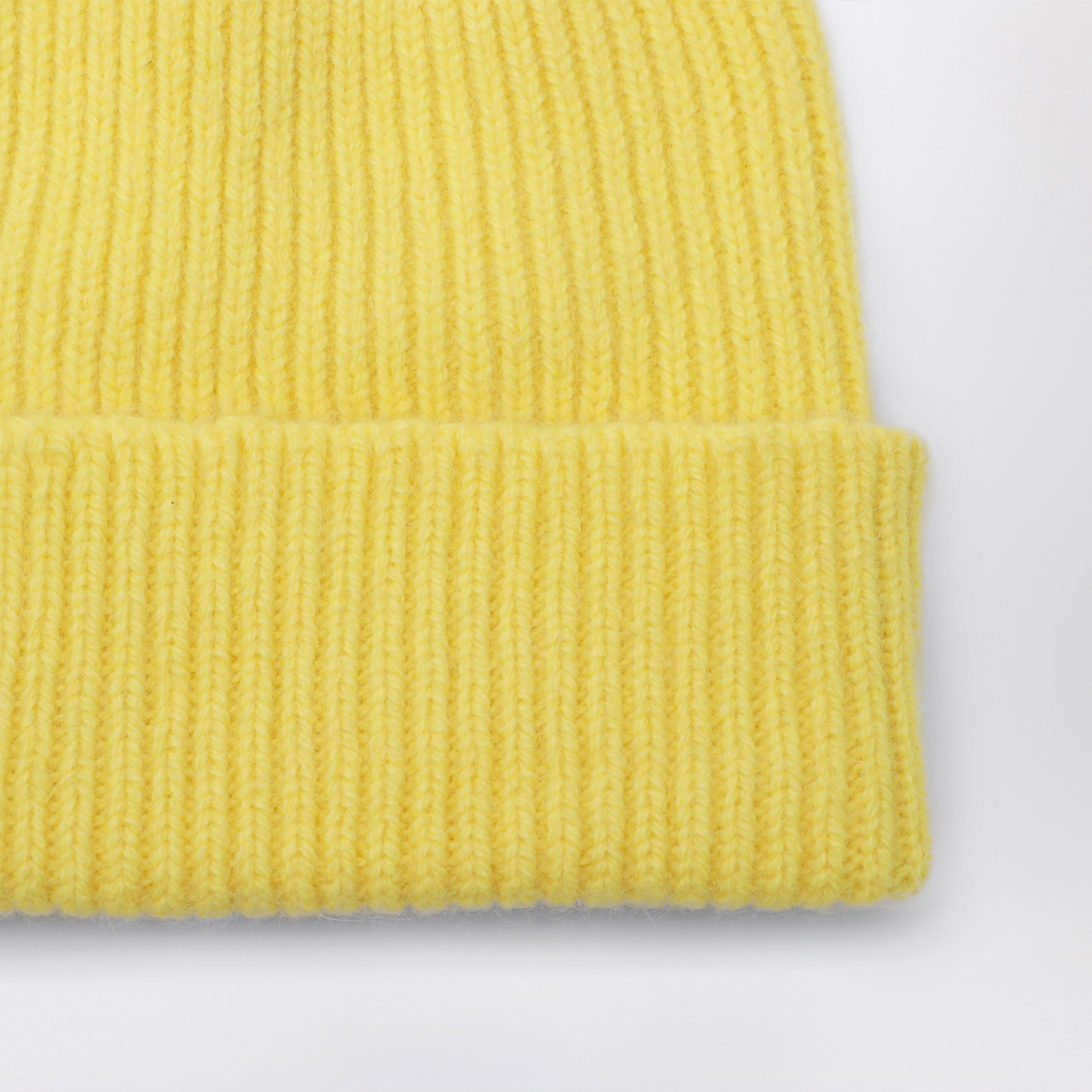 Beanie aus Wolle und Caregora in Acid Yellow