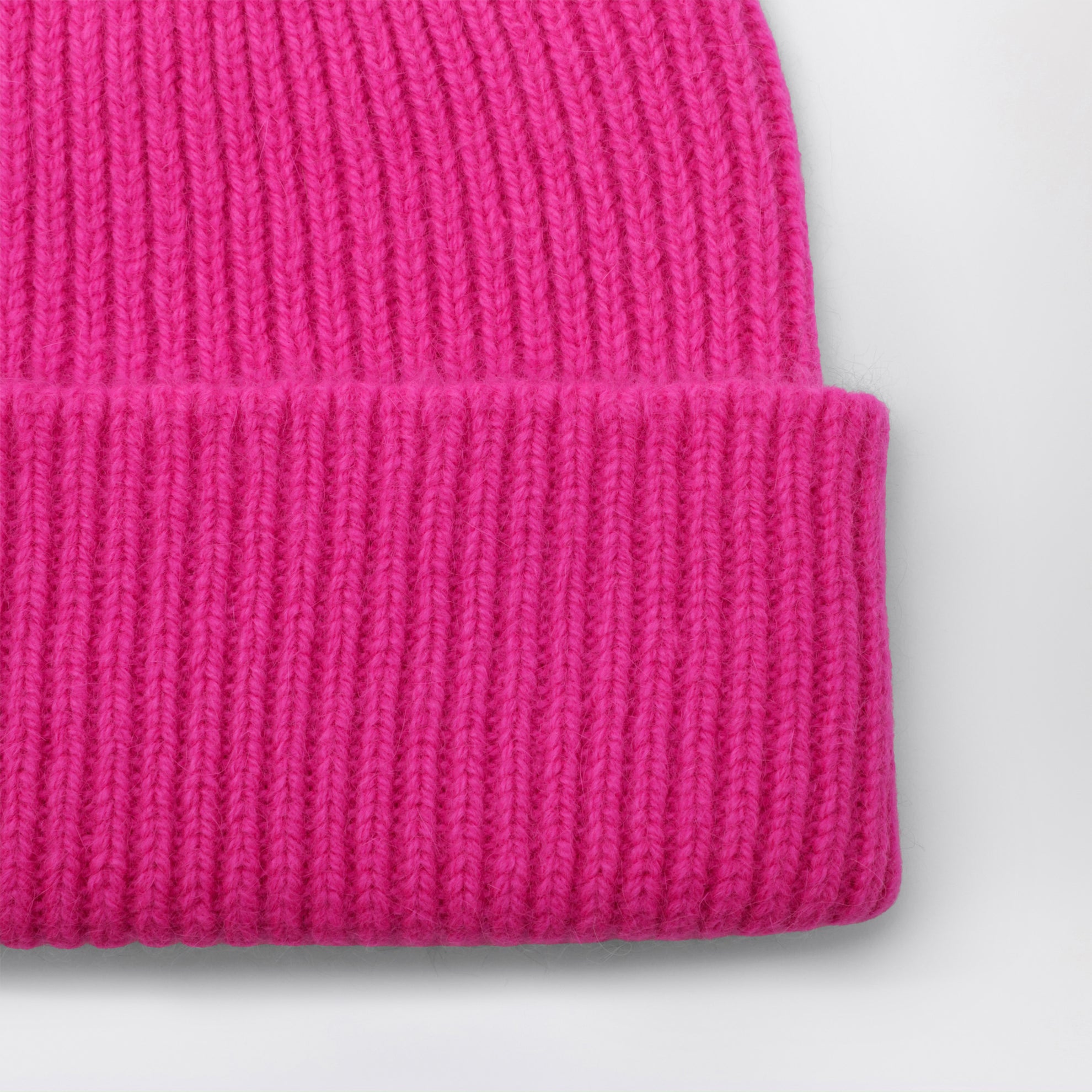 Beanie aus Wolle und Caregora in Poppy Pink