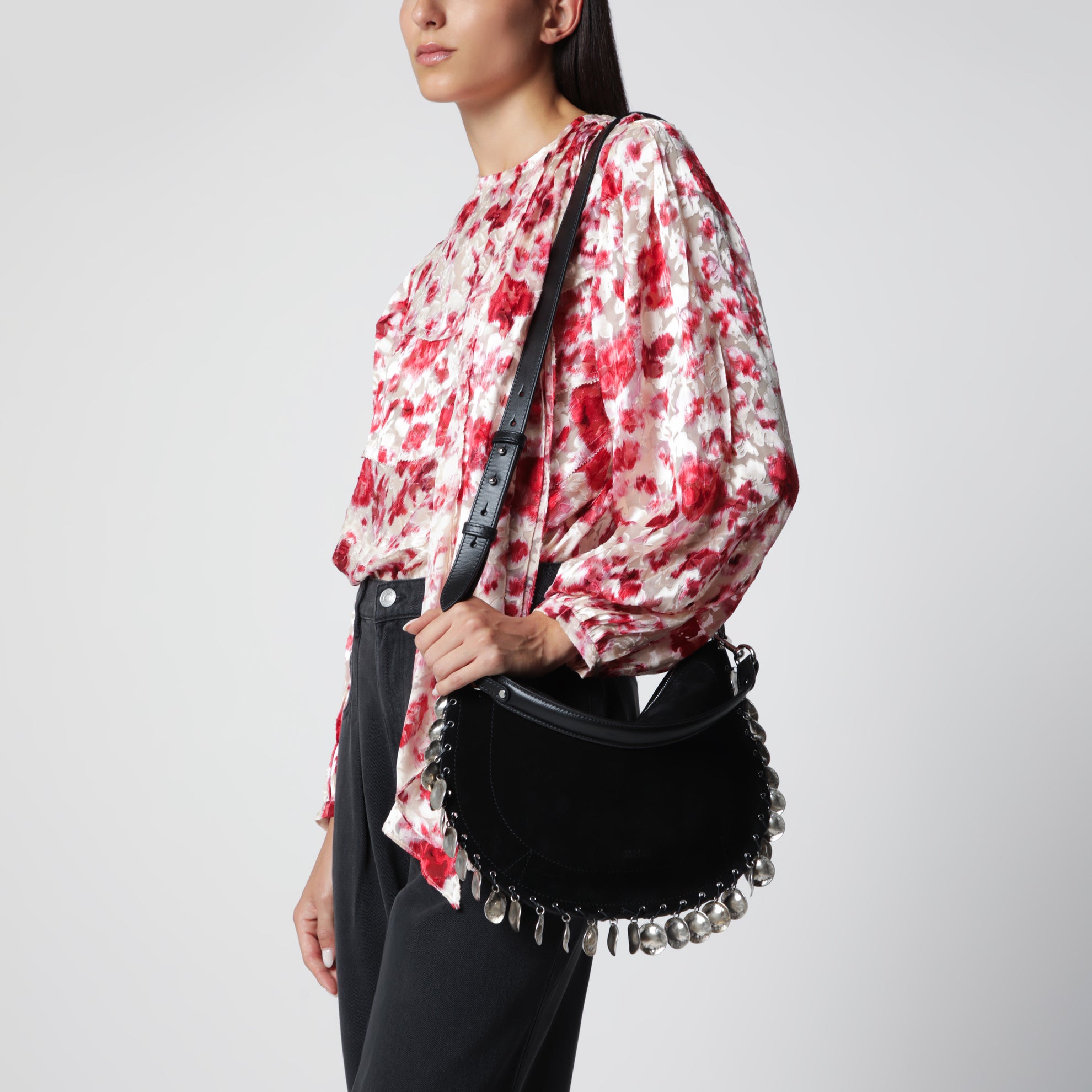 Borsa Oskan Soft Zipped in suede nera con medaglie