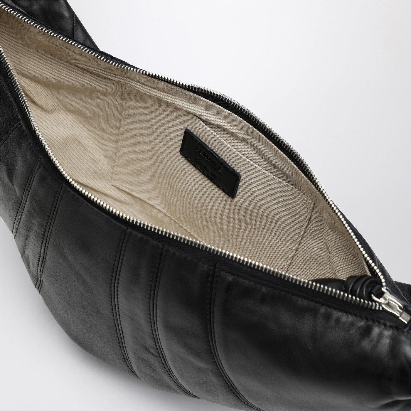 Mittlere Croissant-Tasche aus schwarzem Leder