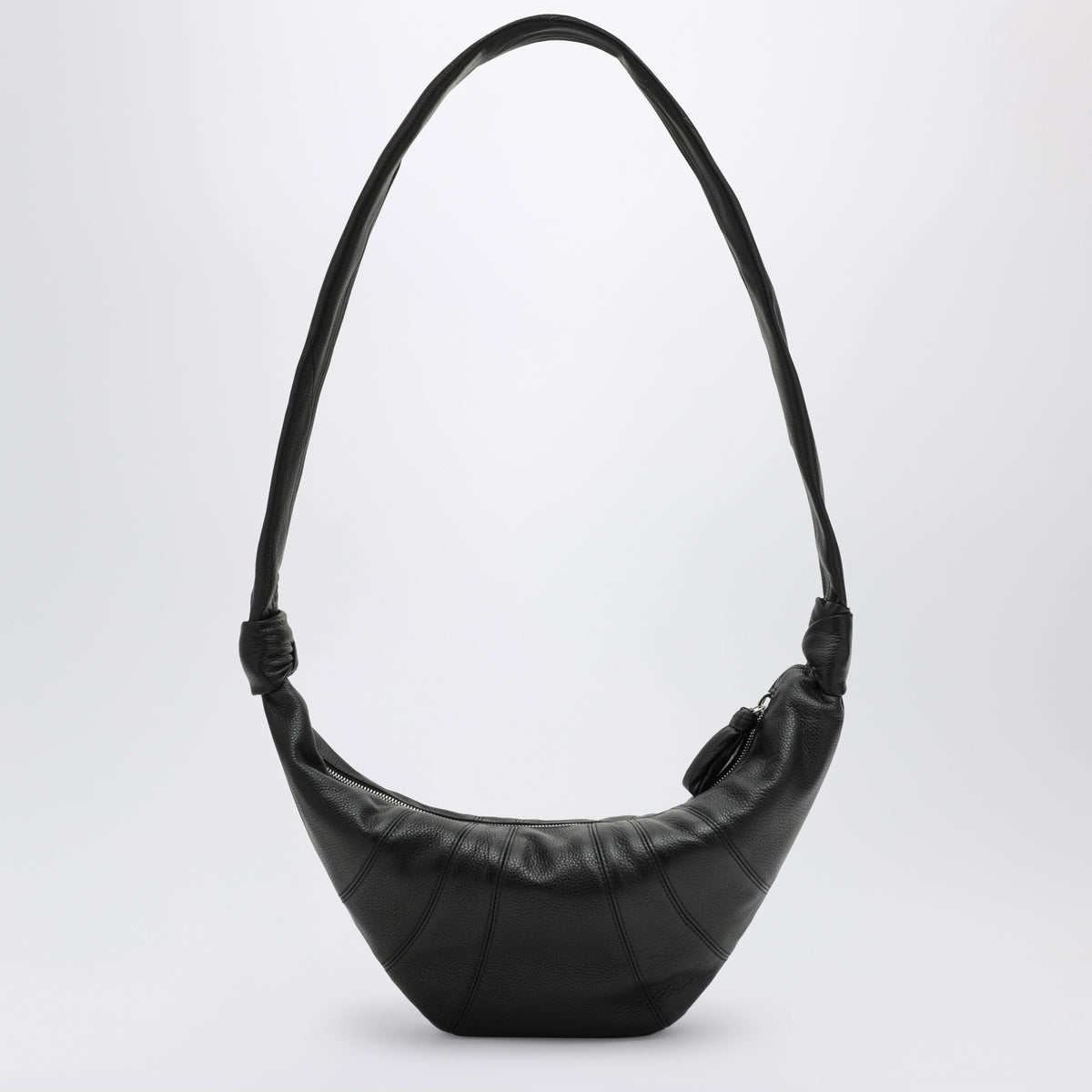 Kleine Croissant-Tasche aus schwarzem Leder