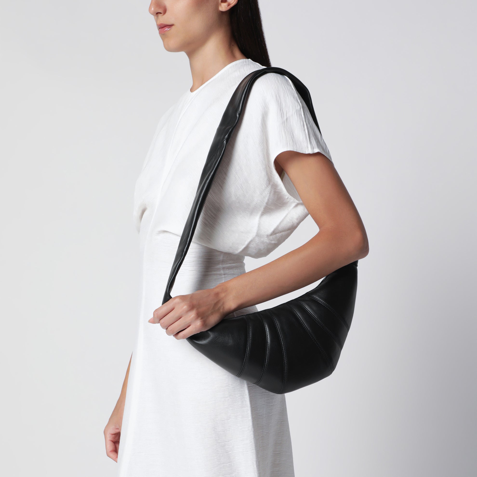  Kleine schwarze Tasche Croissant