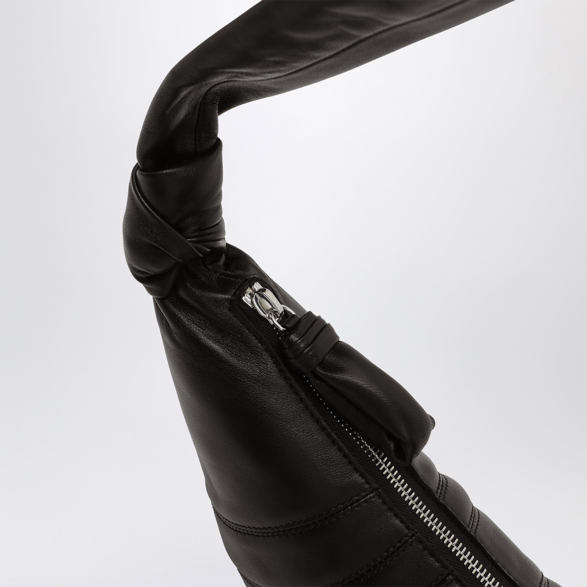  Kleine schwarze Tasche Croissant