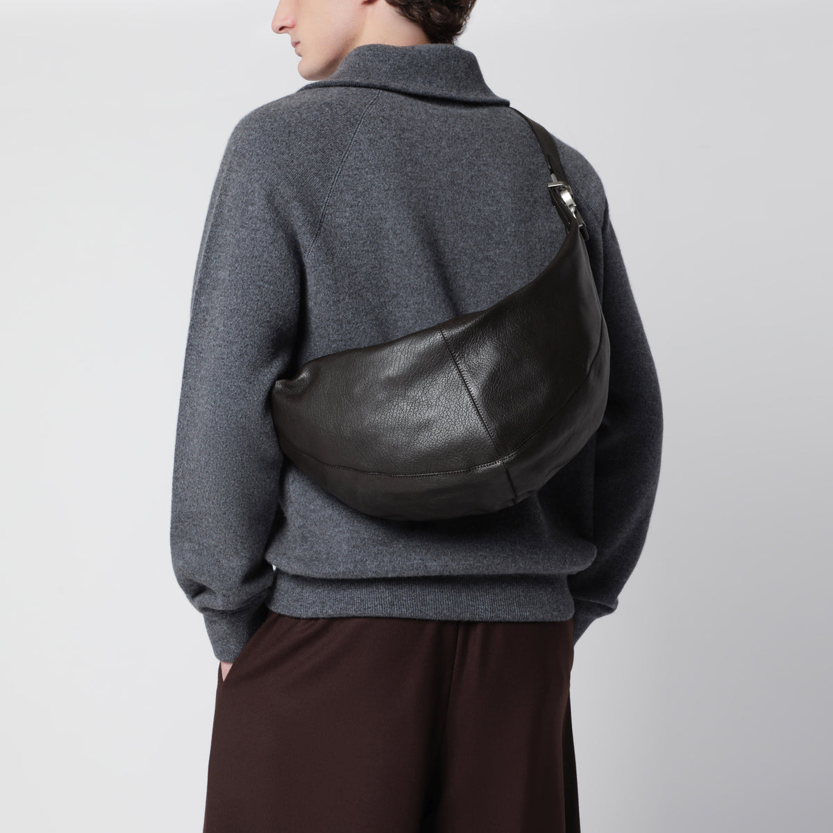 Quiver Clip dark brown leather bag
