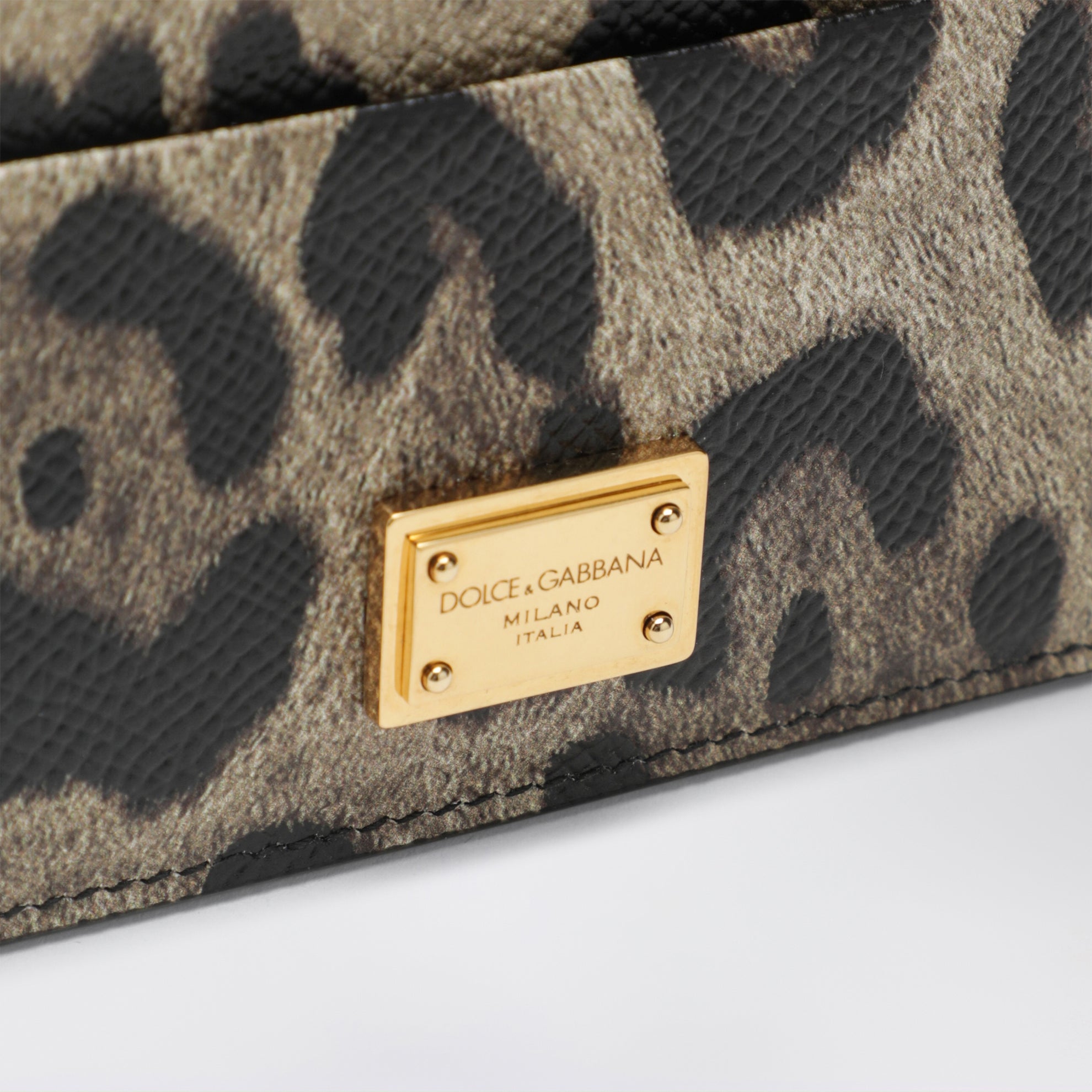 Portacarte in pelle Dauphine leopardato con targhetta logo