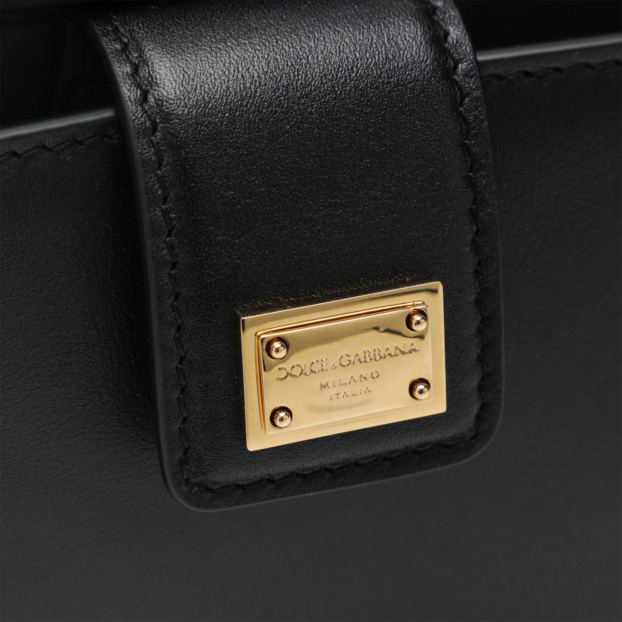 Phone bag in pelle di vitello plongé nera