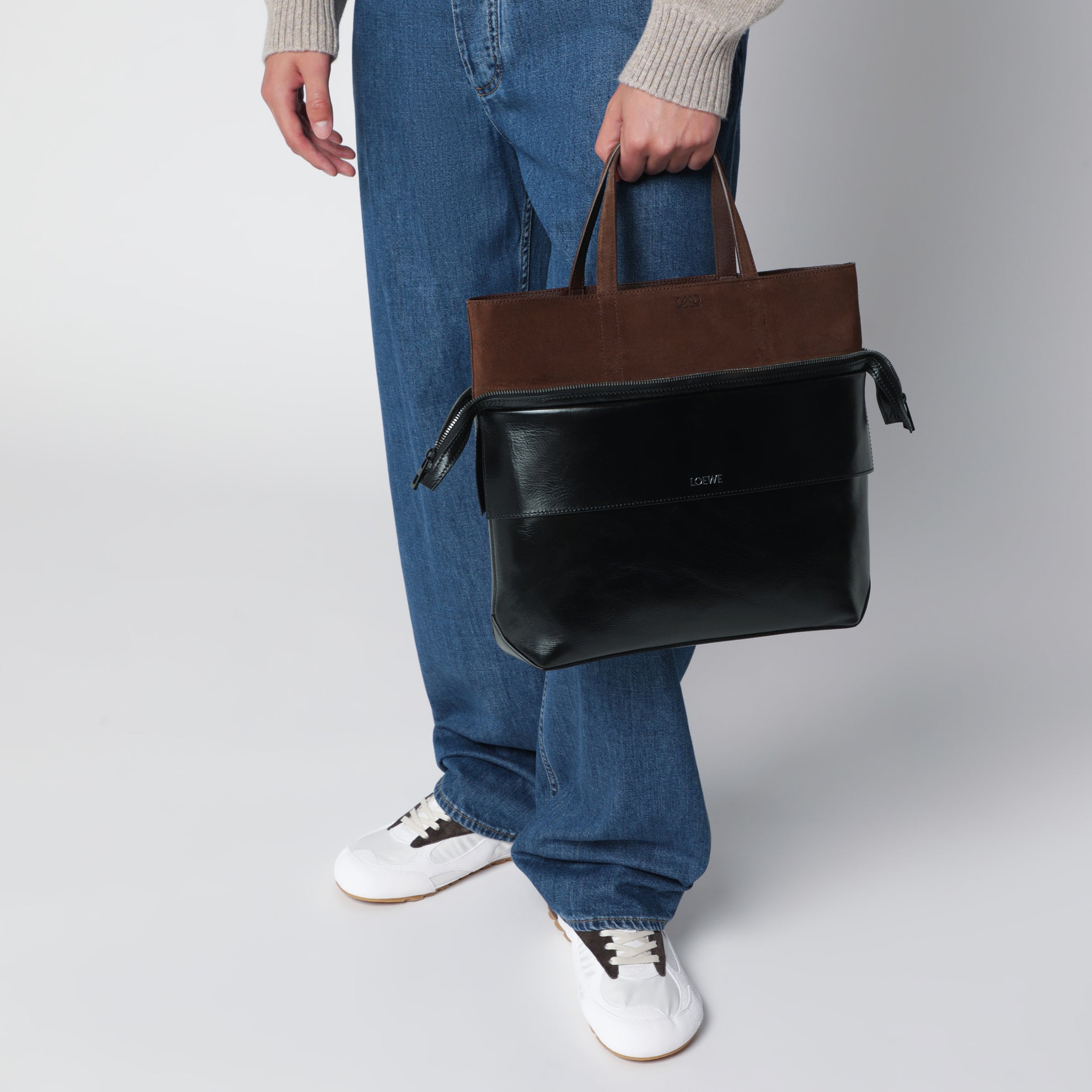 Borsa tote Switch piccola in vitello nera/espresso