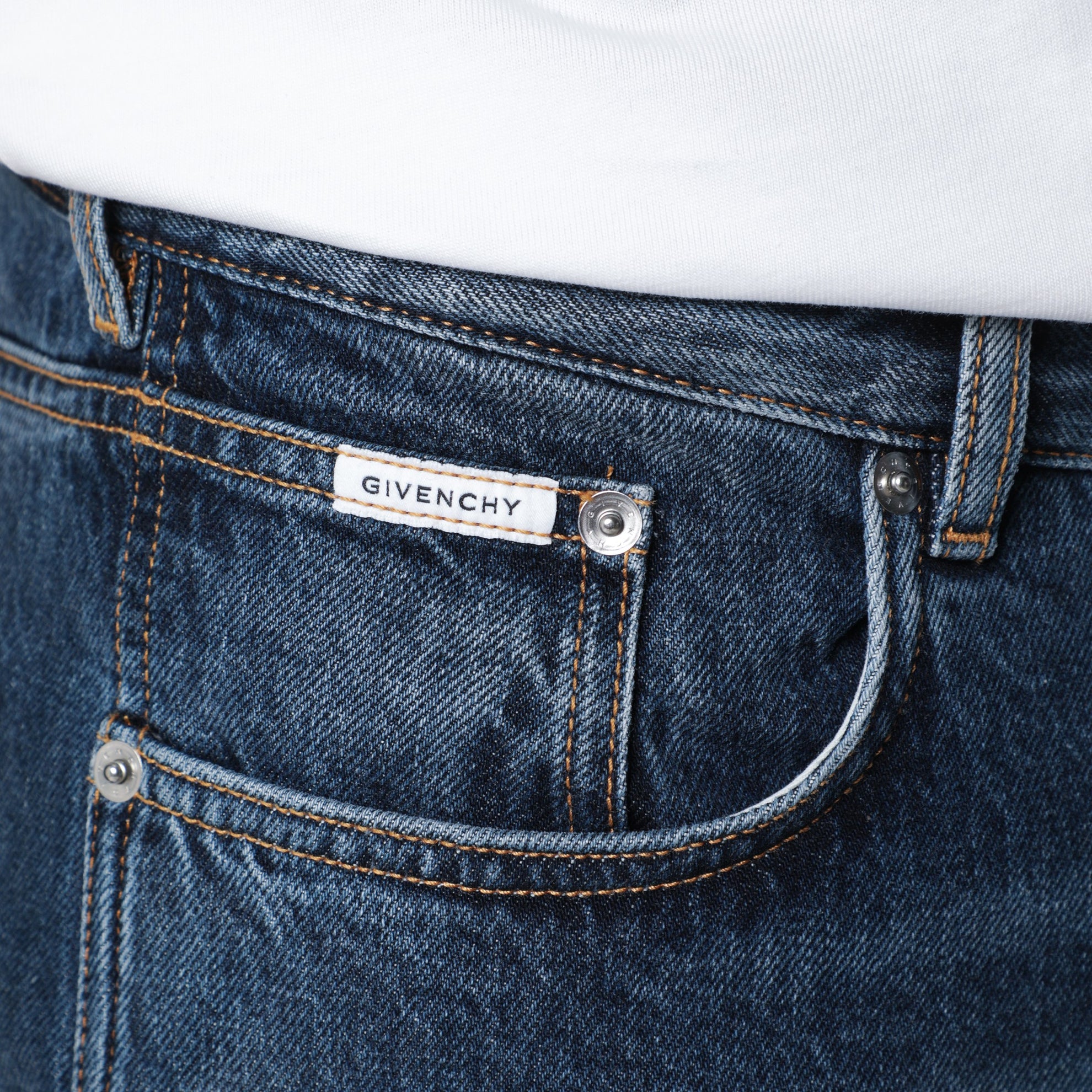 Jeans aus gewaschenem Denim