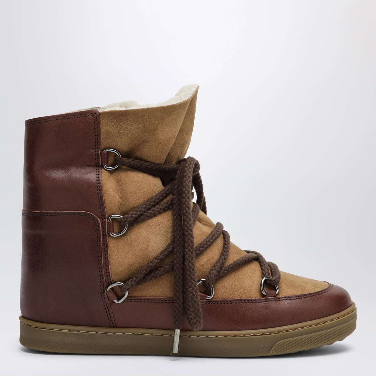 Braune Stiefeletten aus Veloursleder mit Ledereinsätzen