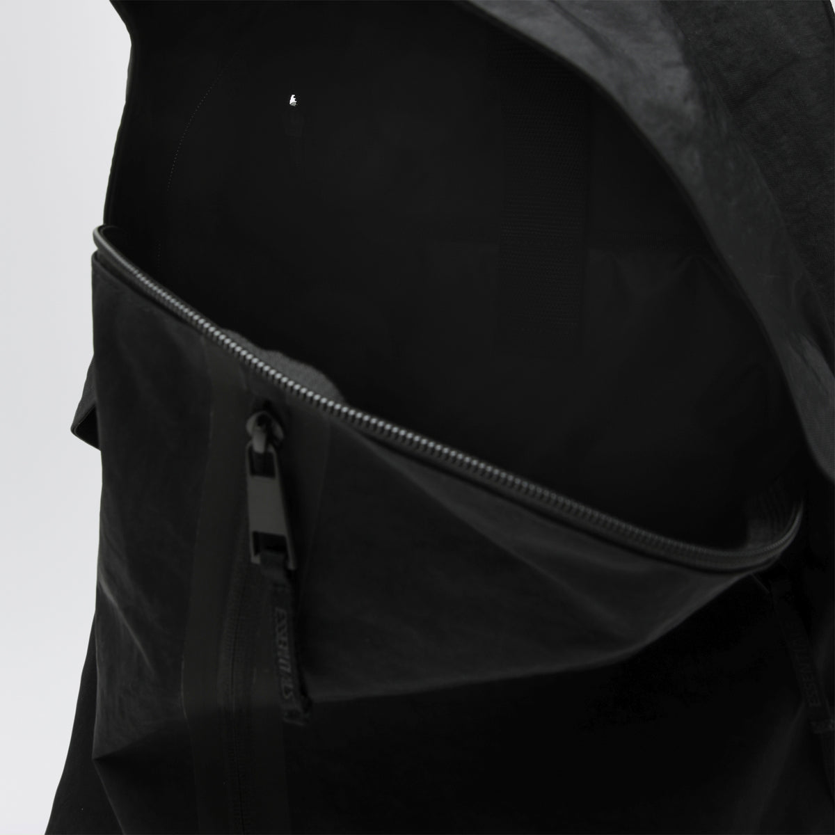Zaino Essentials nero in nylon