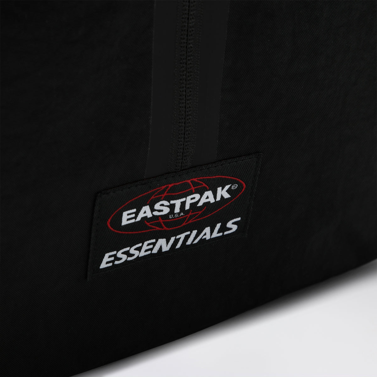 Zaino Essentials nero in nylon