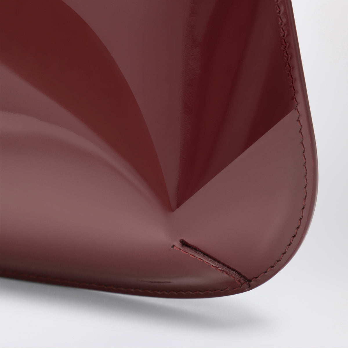 Burgundy Bra bag in patent leather