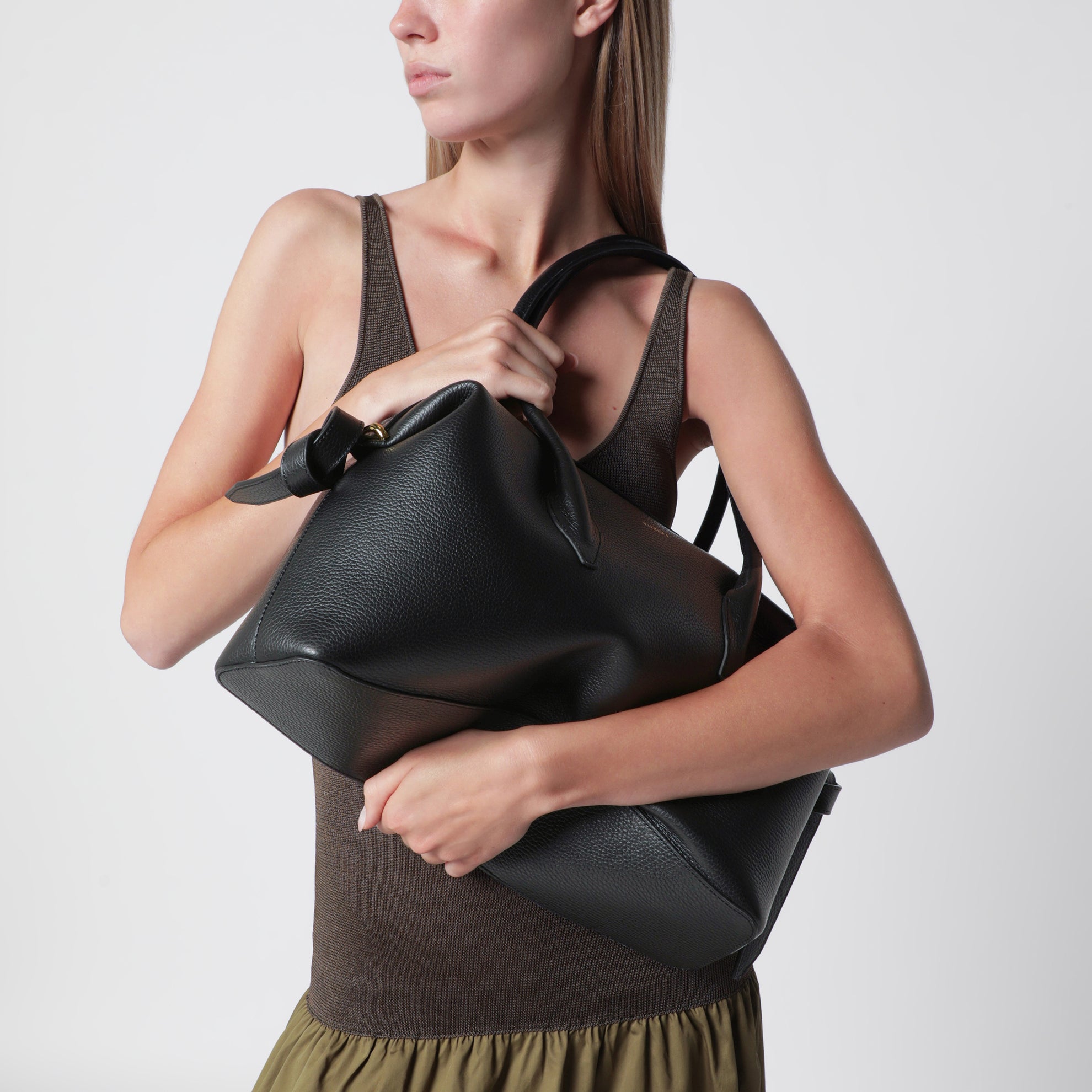 Brioche Duffle Bag in Black Pebble-Grained Leather