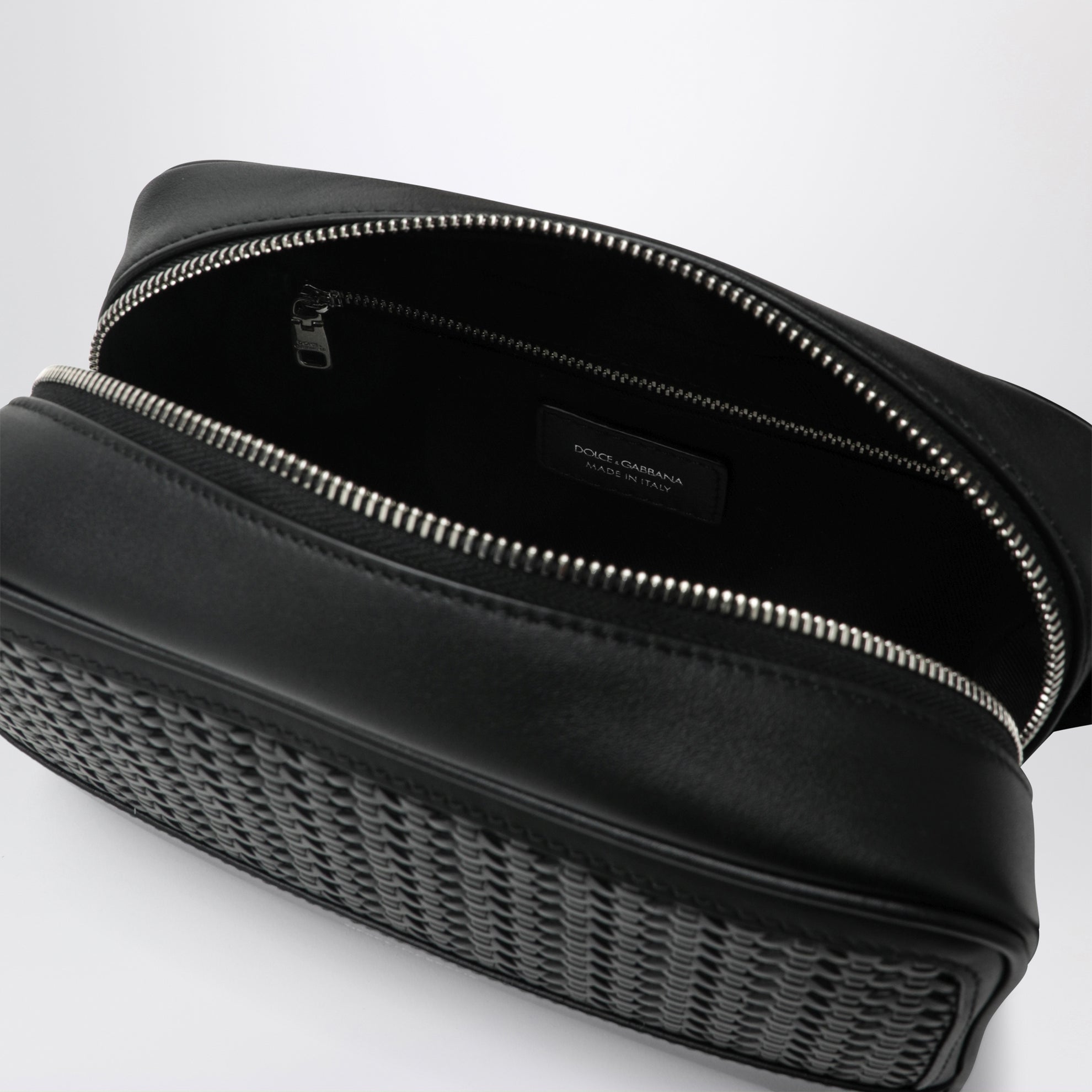 Trousse Atene en cuir de veau plongé tressé noire