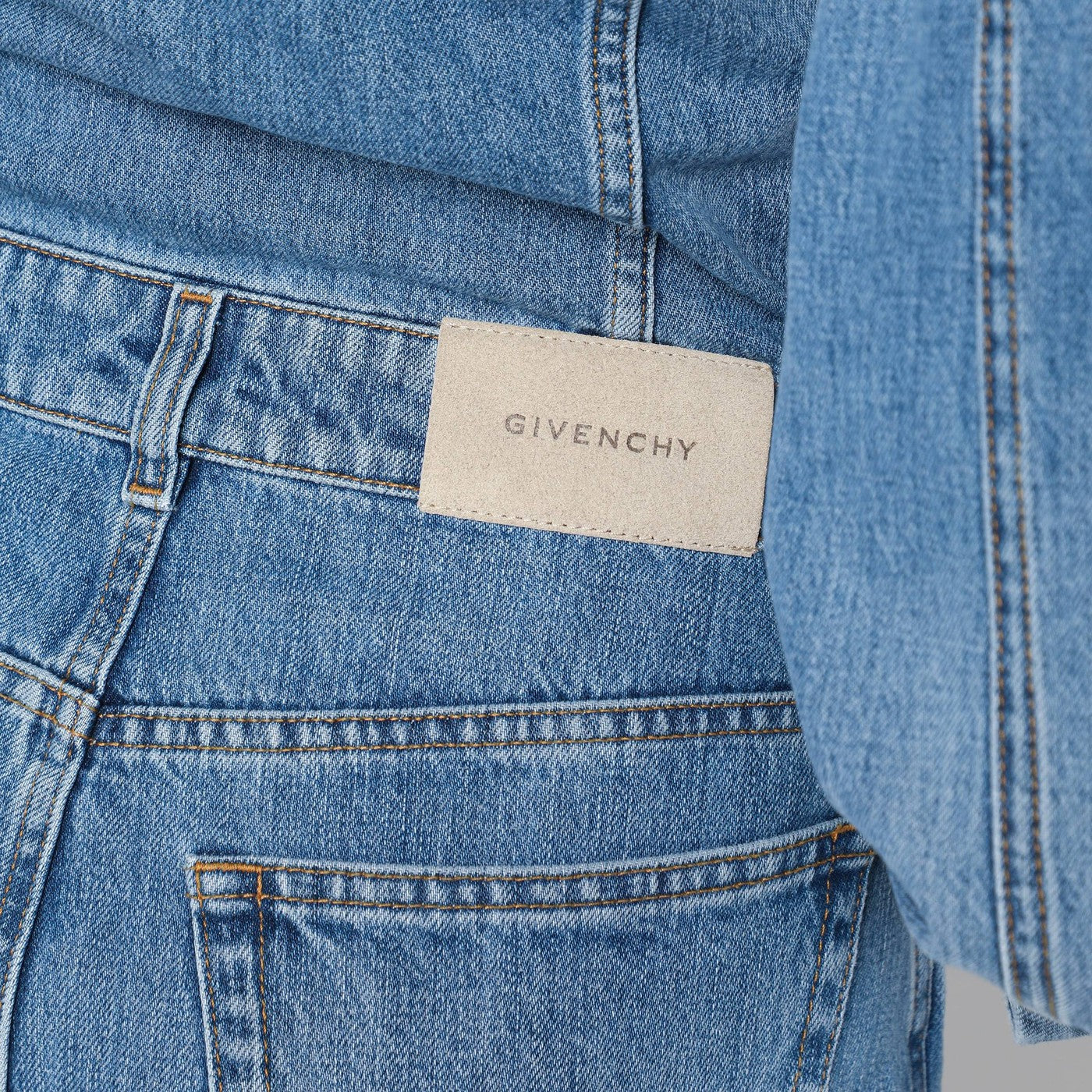 Tuta blu chiaro in denim