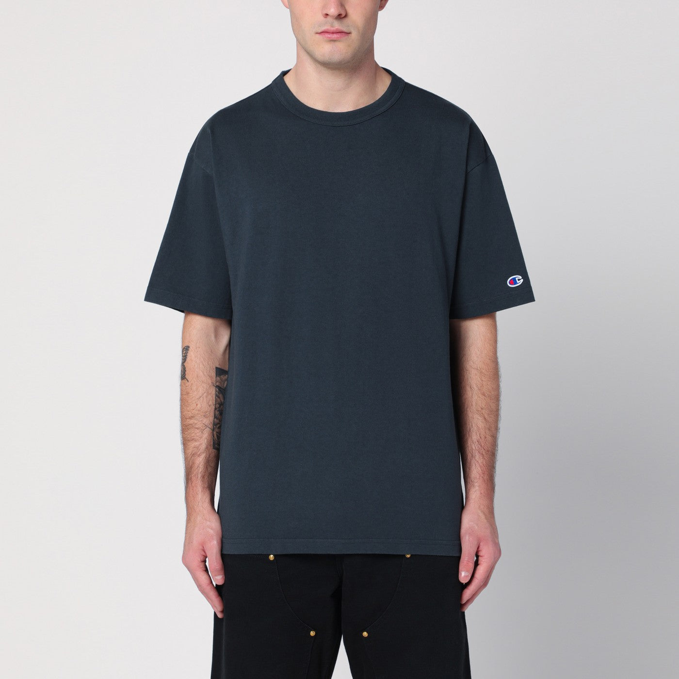 Marinblaues T-Shirt mit Rundhalsausschnitt aus Baumwolle