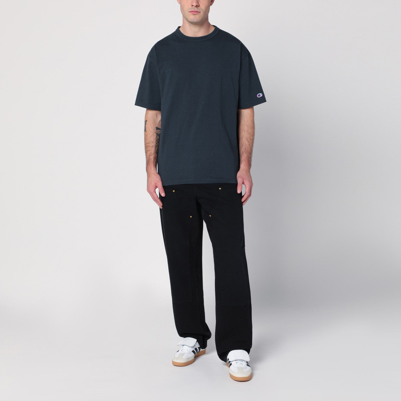 Marinblaues T-Shirt mit Rundhalsausschnitt aus Baumwolle