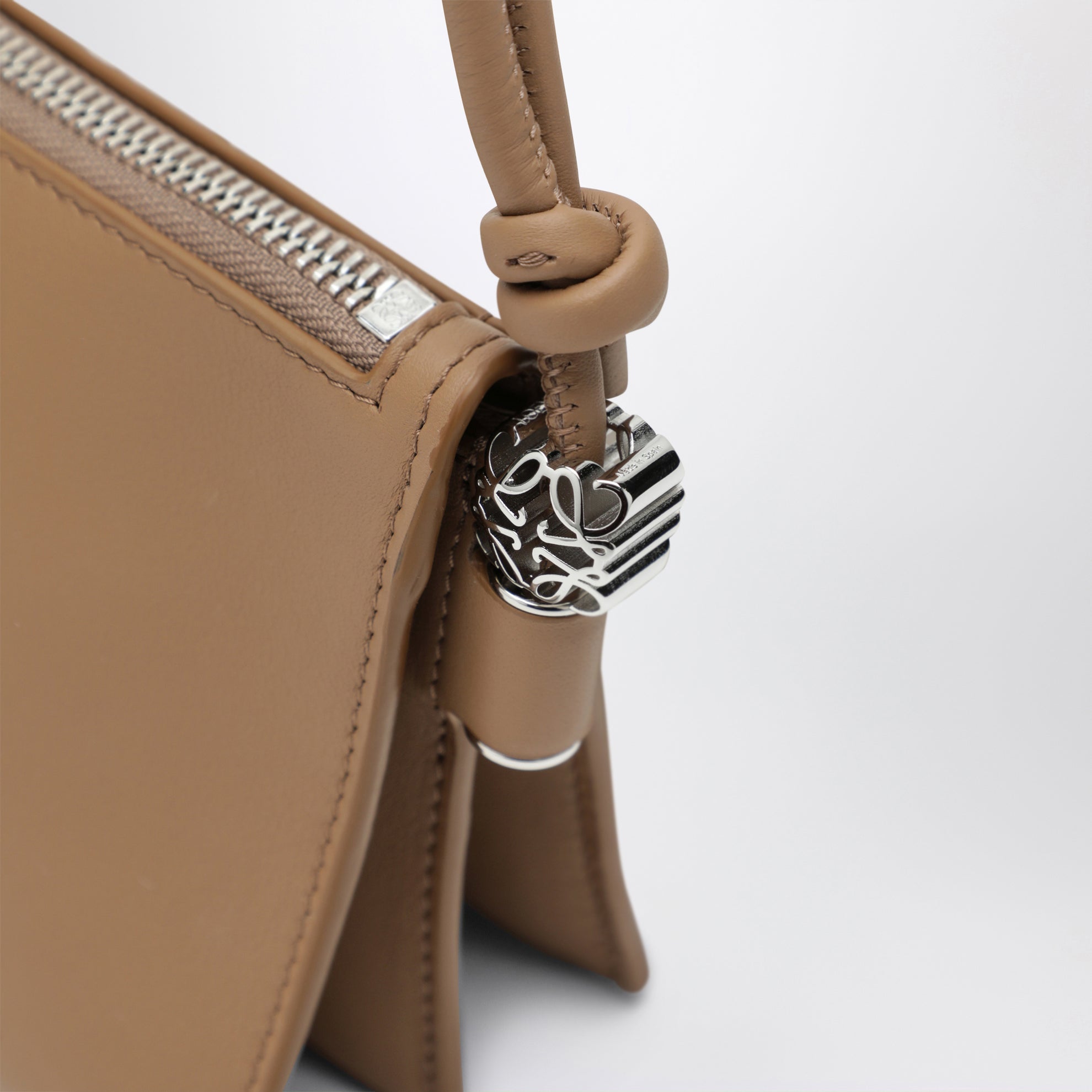 Pochette Joya in nappa di vitello
