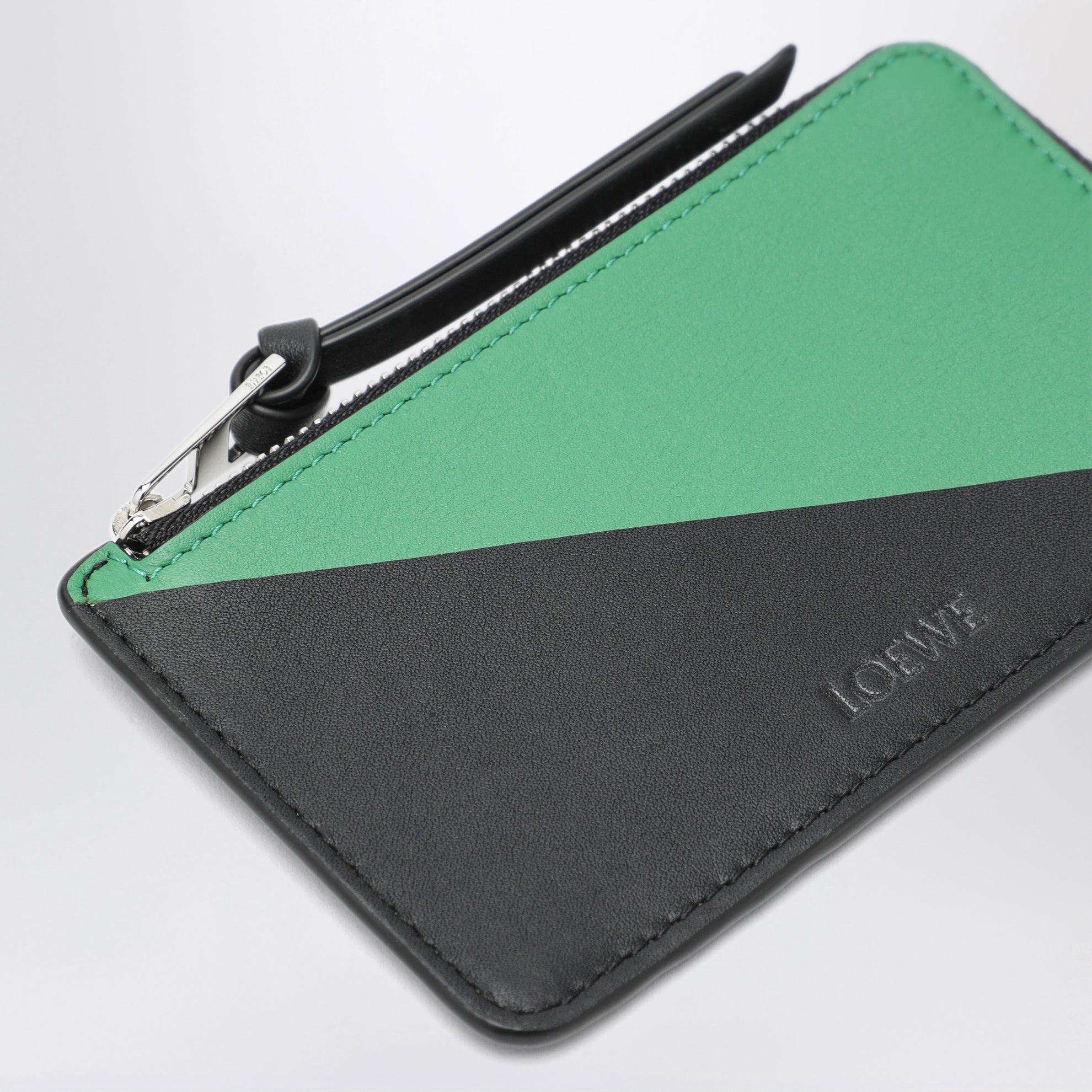 Flag Kartenetui mit Münzfach aus Leder in Schwarz / Tropical Green