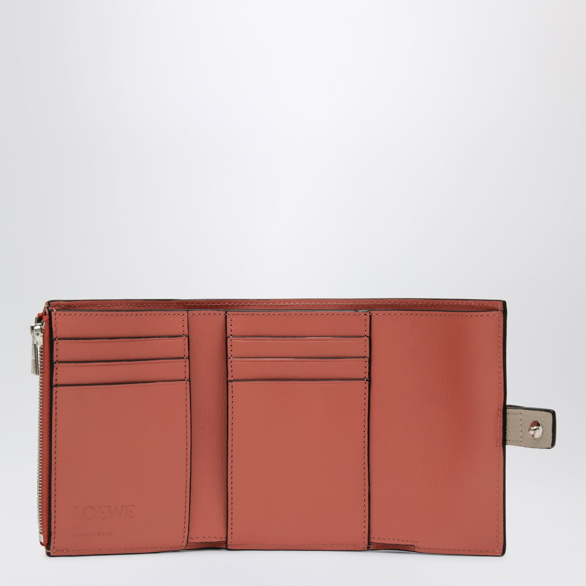 Small vertical wallet in Light Oat / Honey grained leather