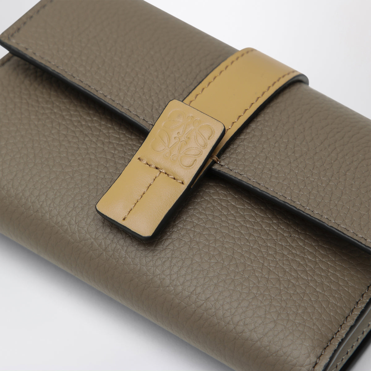 Small vertical taupe calfskin wallet