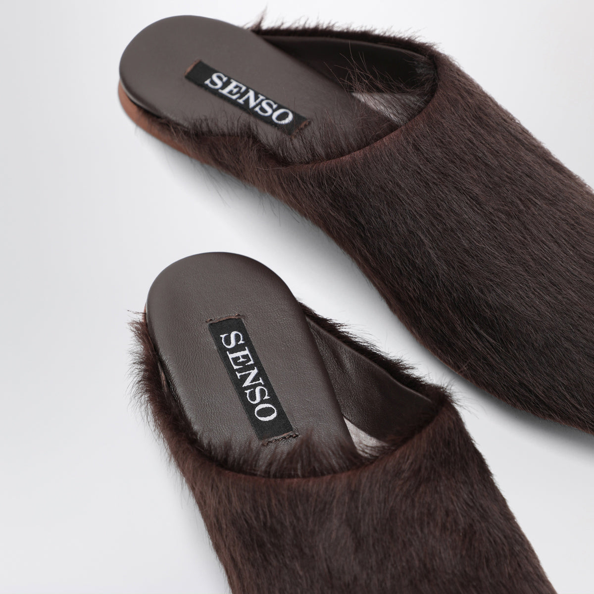 Mules Caelan marroni in pelle effetto pony