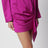Robe courte rose en satin