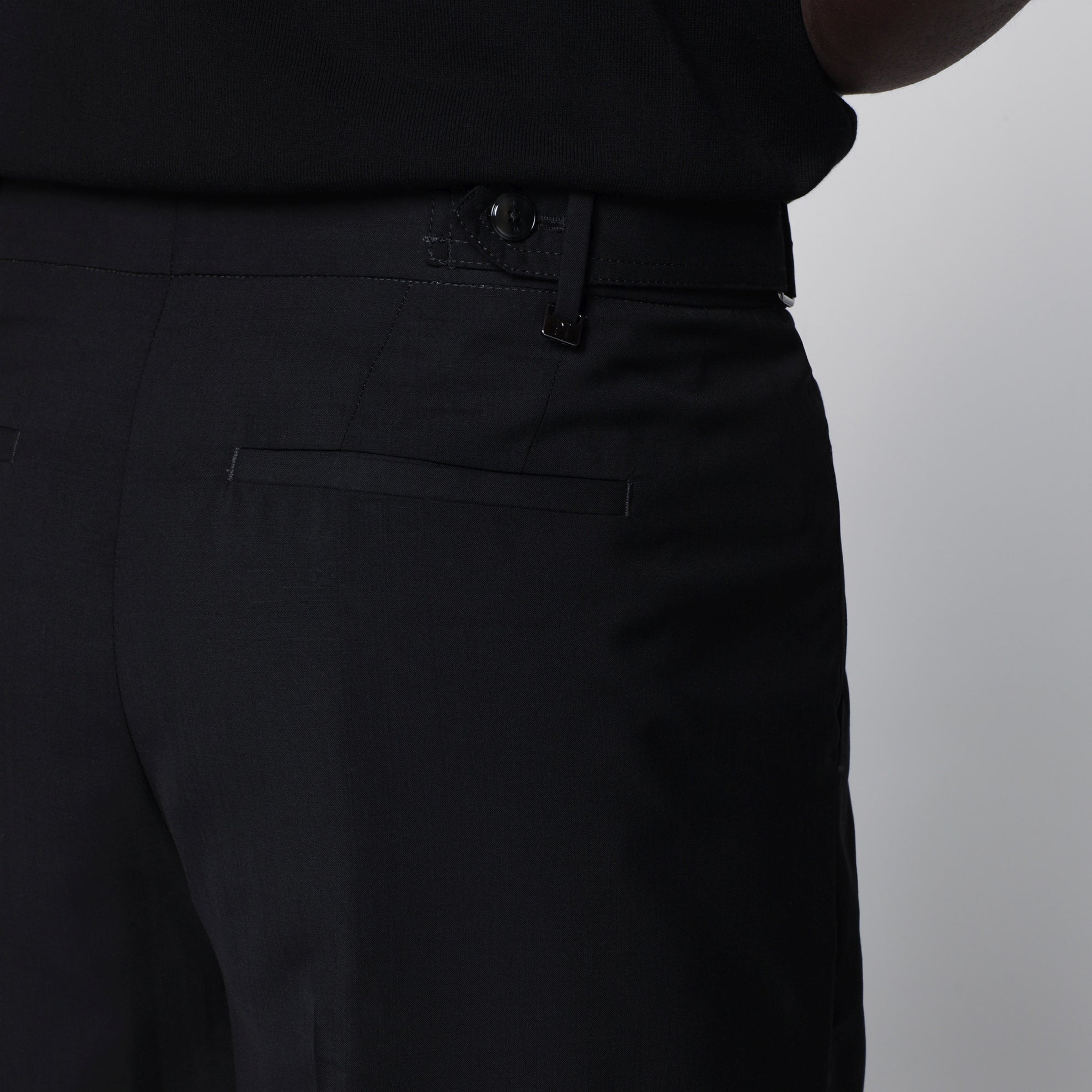 Schwarze Bermuda-Shorts aus Baumwolle
