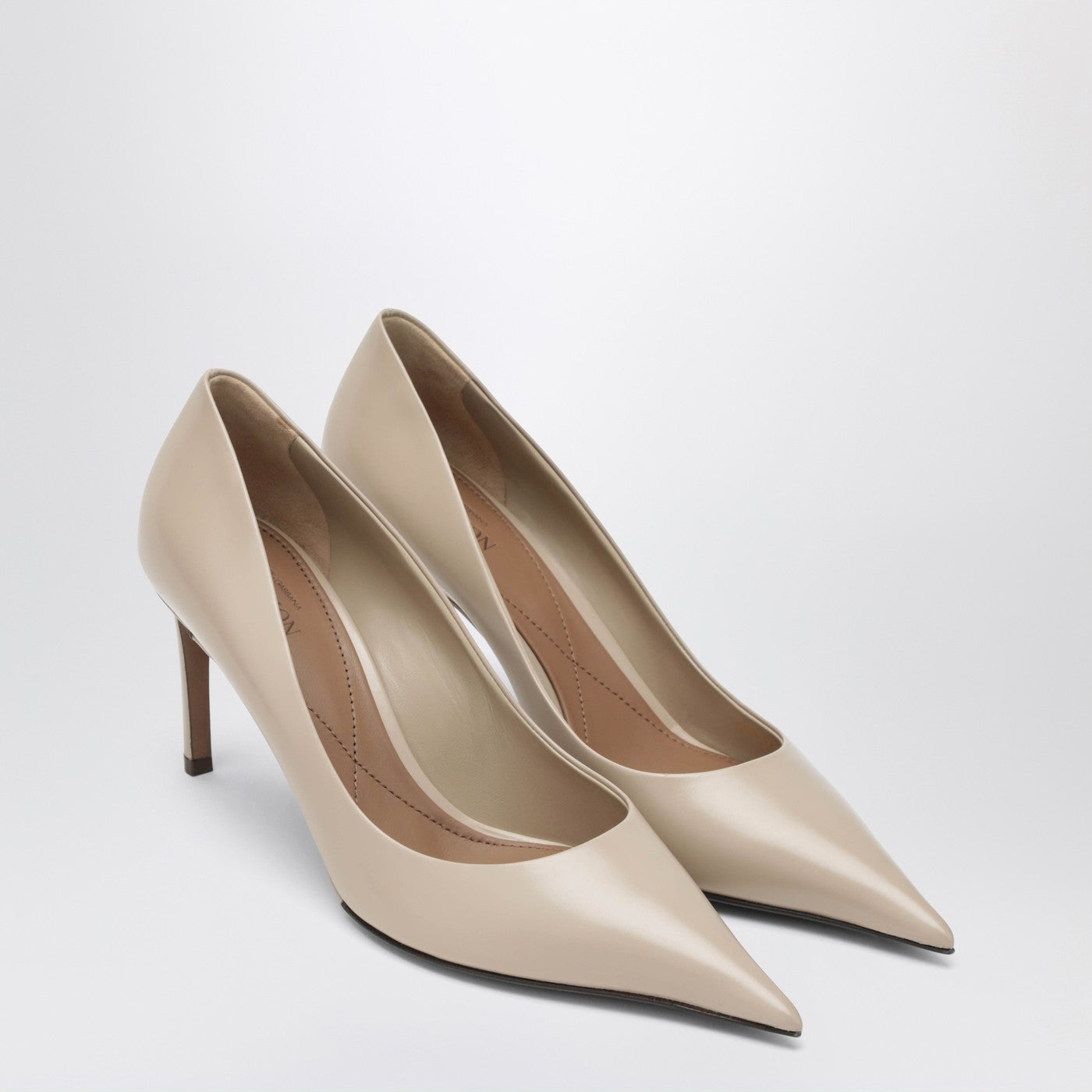 Décolleté devotion in pelle di vitello beige