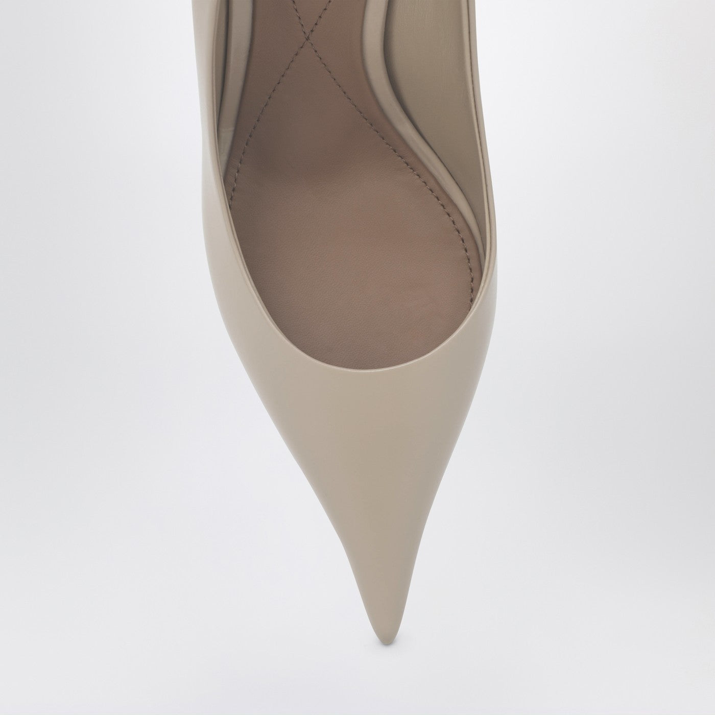 Décolleté devotion in pelle di vitello beige