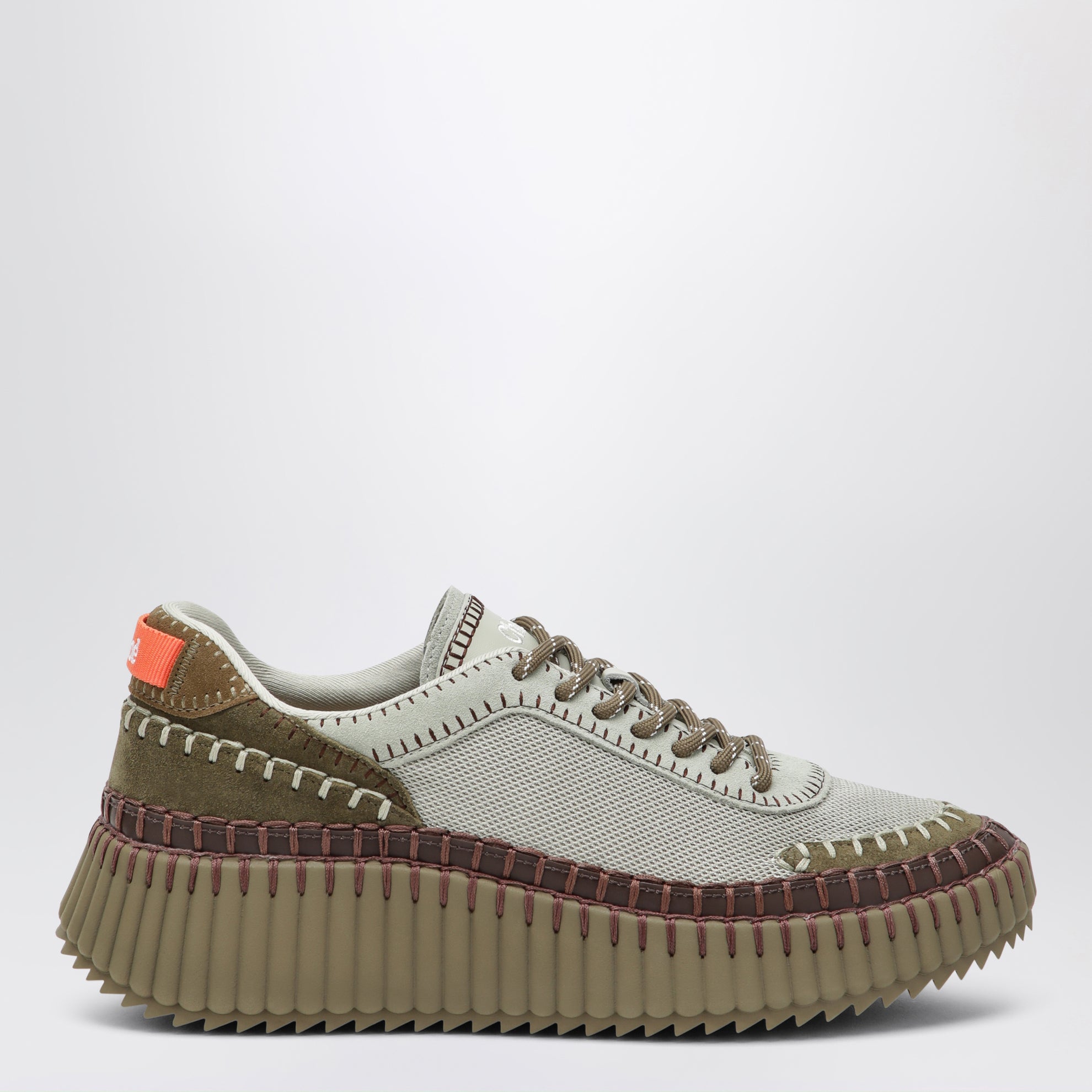 Nama Sneaker in Militärgrün