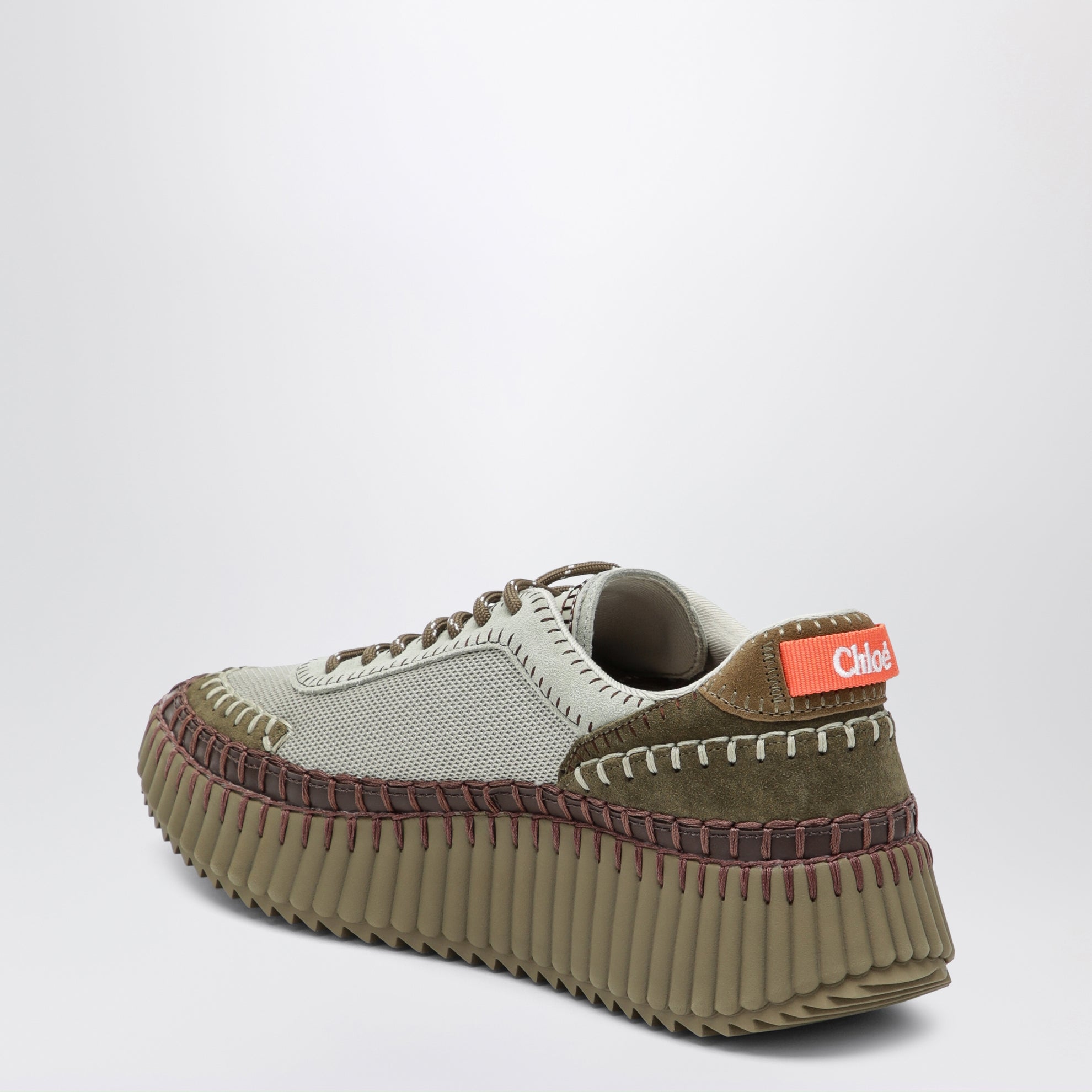 Nama Sneaker in Militärgrün