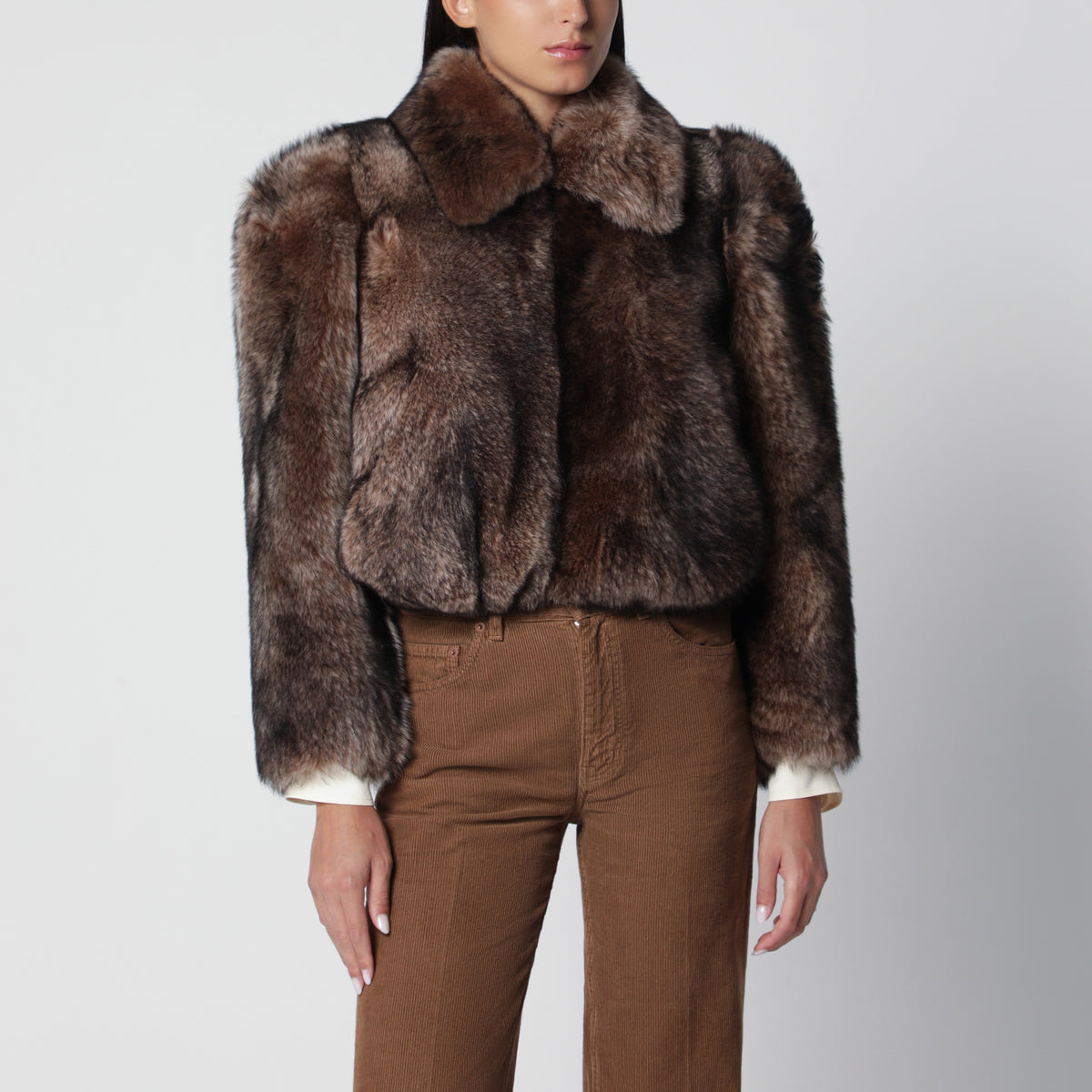 Giacca corta marrone in shearling
