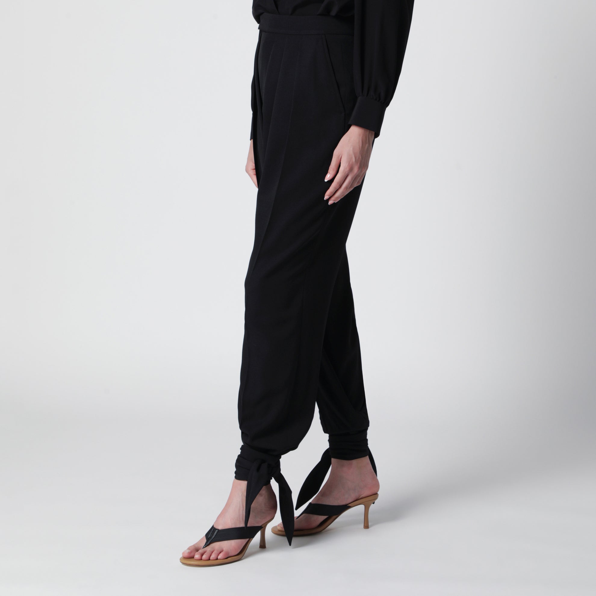 Black pleated fluid crêpe de chine trousers