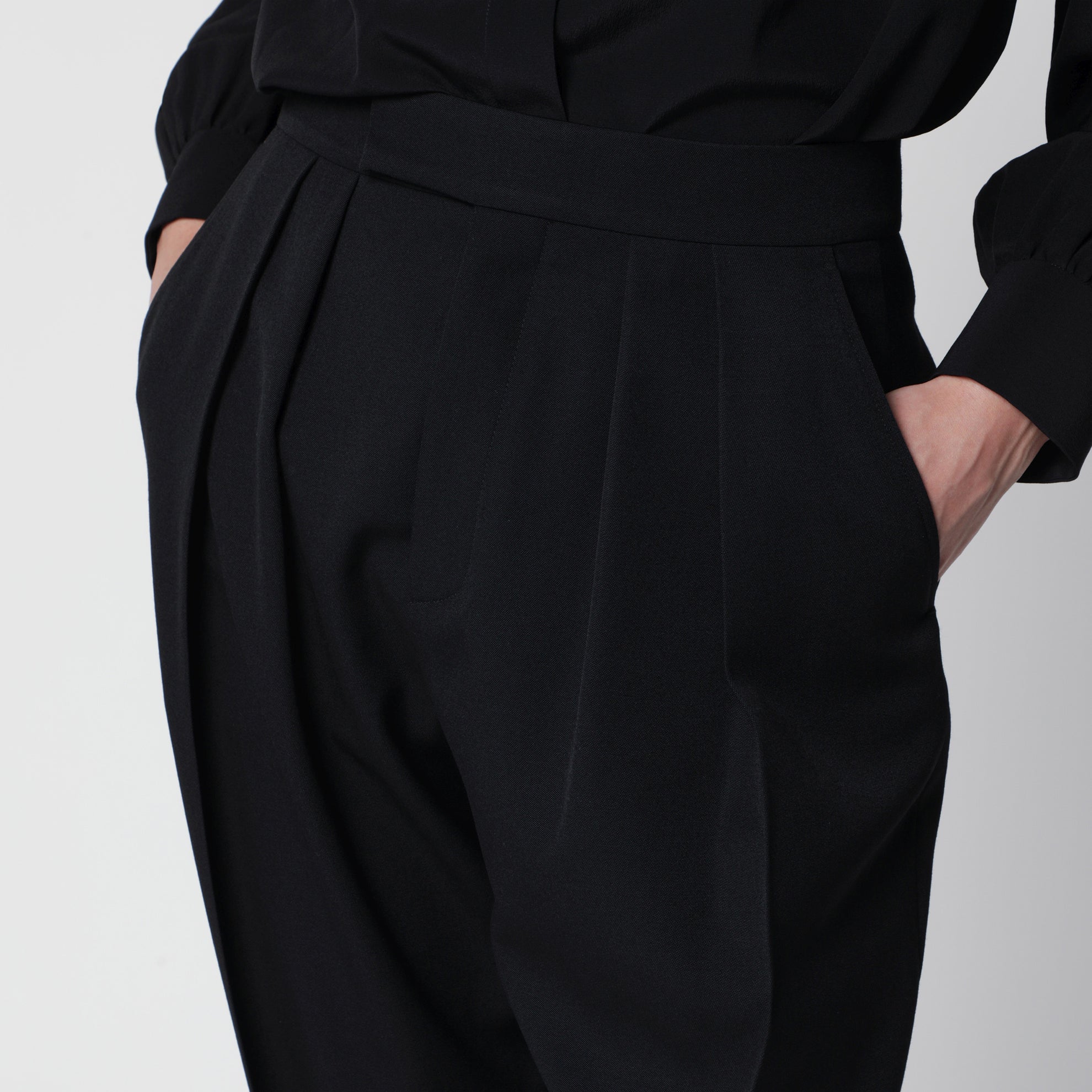 Black pleated fluid crêpe de chine trousers