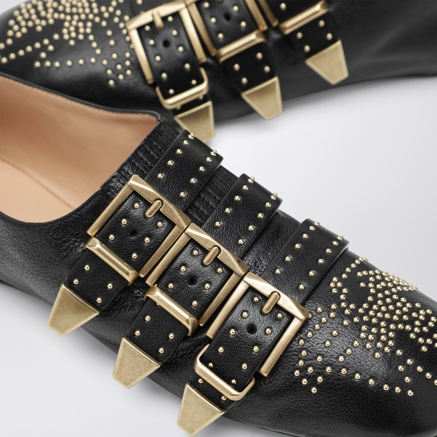 Susanna Flats in Schwarz