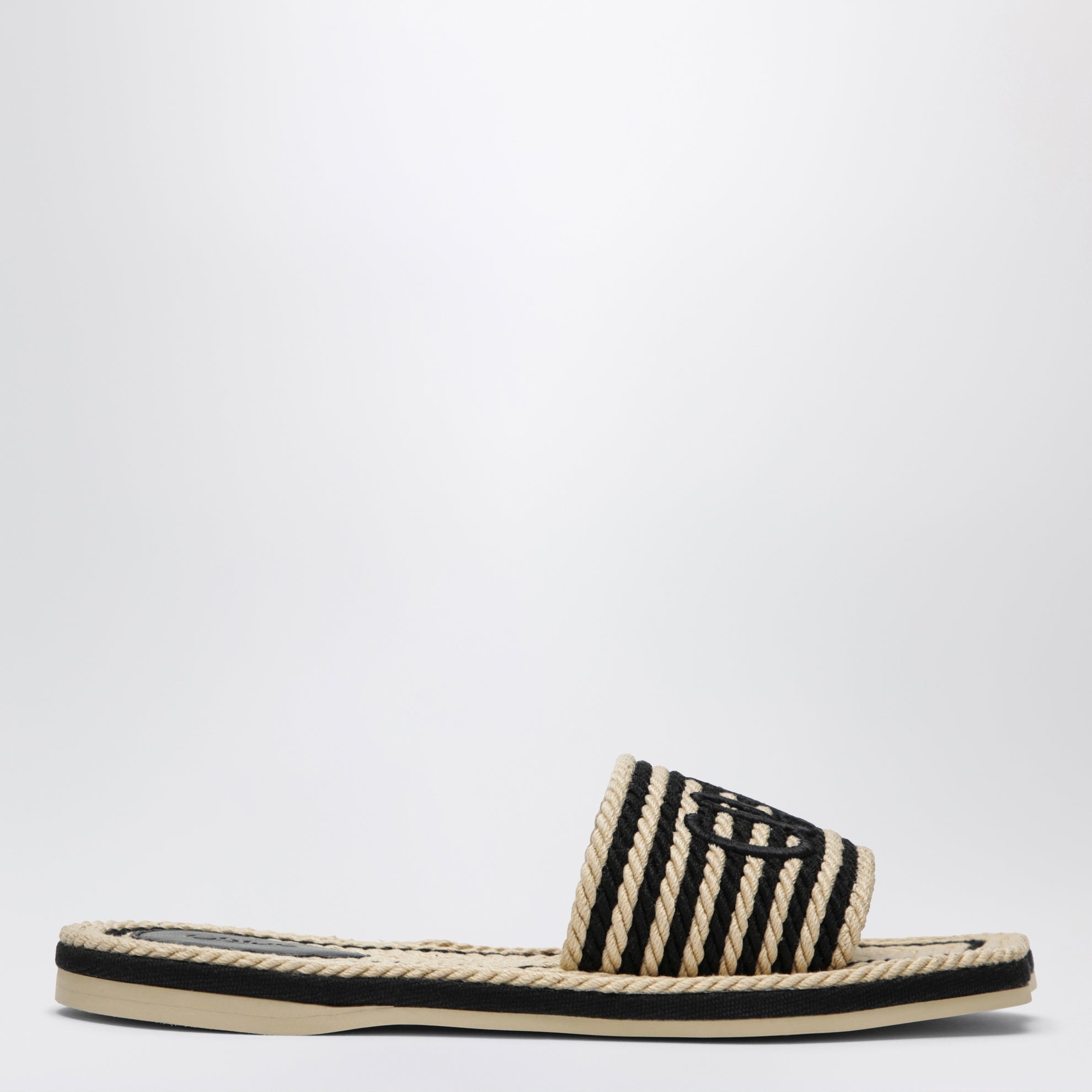 Sand mules in hand-braided recycled rope, black
