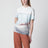 T-shirt girocollo con logo in jersey di cotone color latte