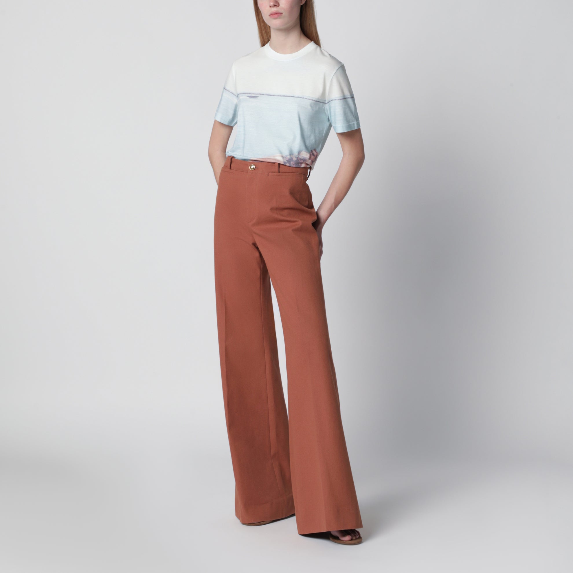 T-shirt girocollo con logo in jersey di cotone color latte