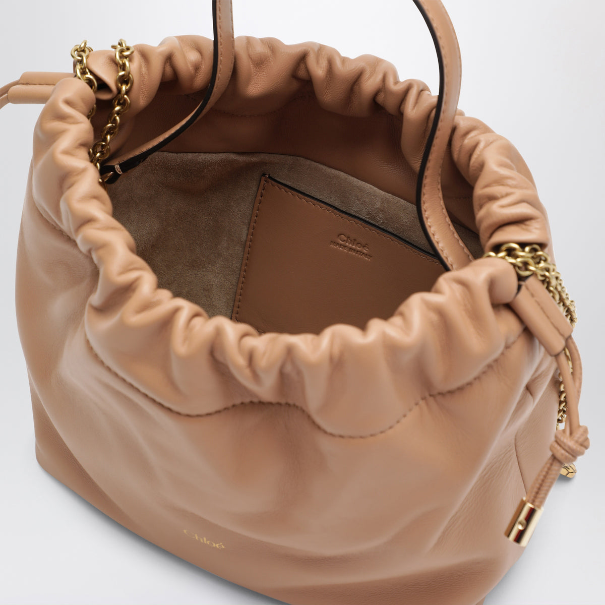 Kleine hellbraune Icons Schultertasche mit Kette